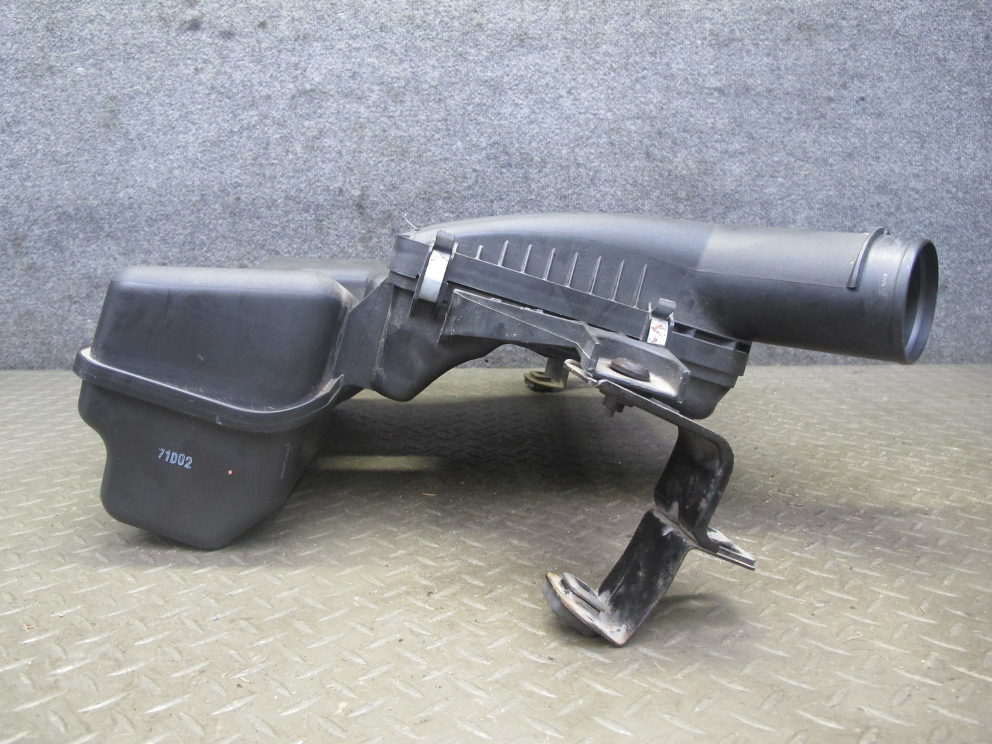 06-10 Pontiac Solstice SKY 2.4L Air Intake Cleaner Filter Box w MAF Sensor OEM