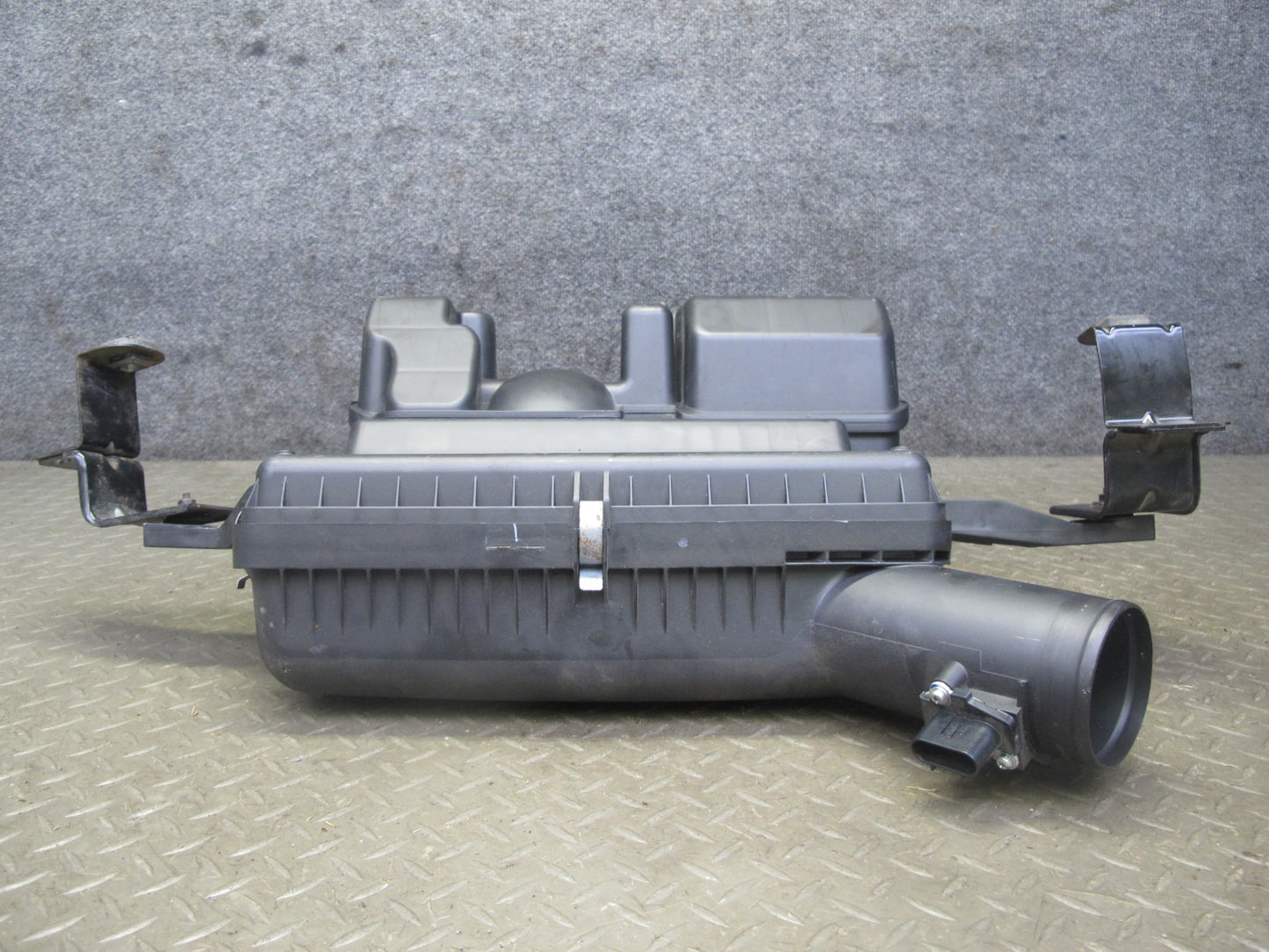 06-10 Pontiac Solstice SKY 2.4L Air Intake Cleaner Filter Box w MAF Sensor OEM