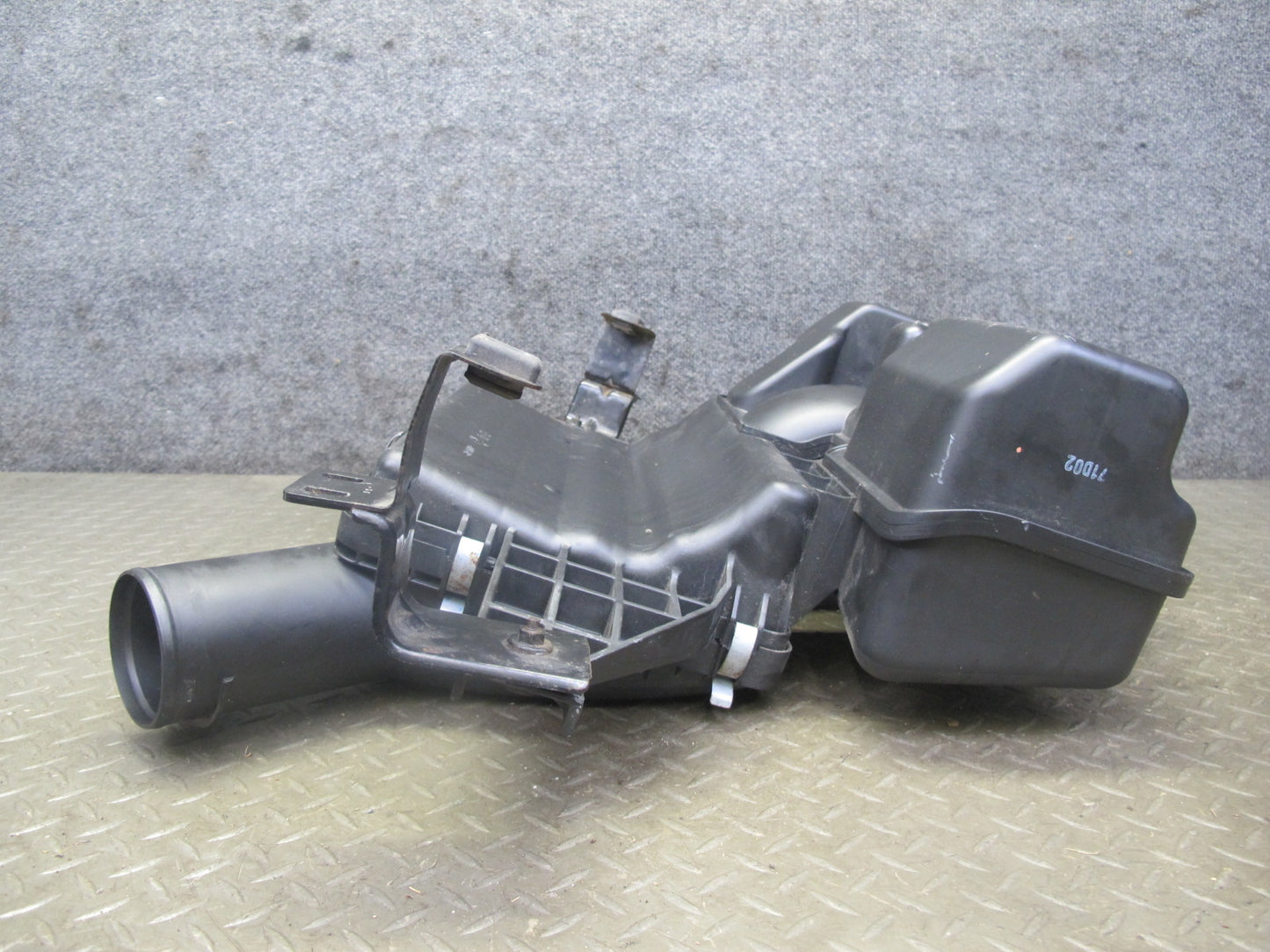 06-10 Pontiac Solstice SKY 2.4L Air Intake Cleaner Filter Box w MAF Sensor OEM