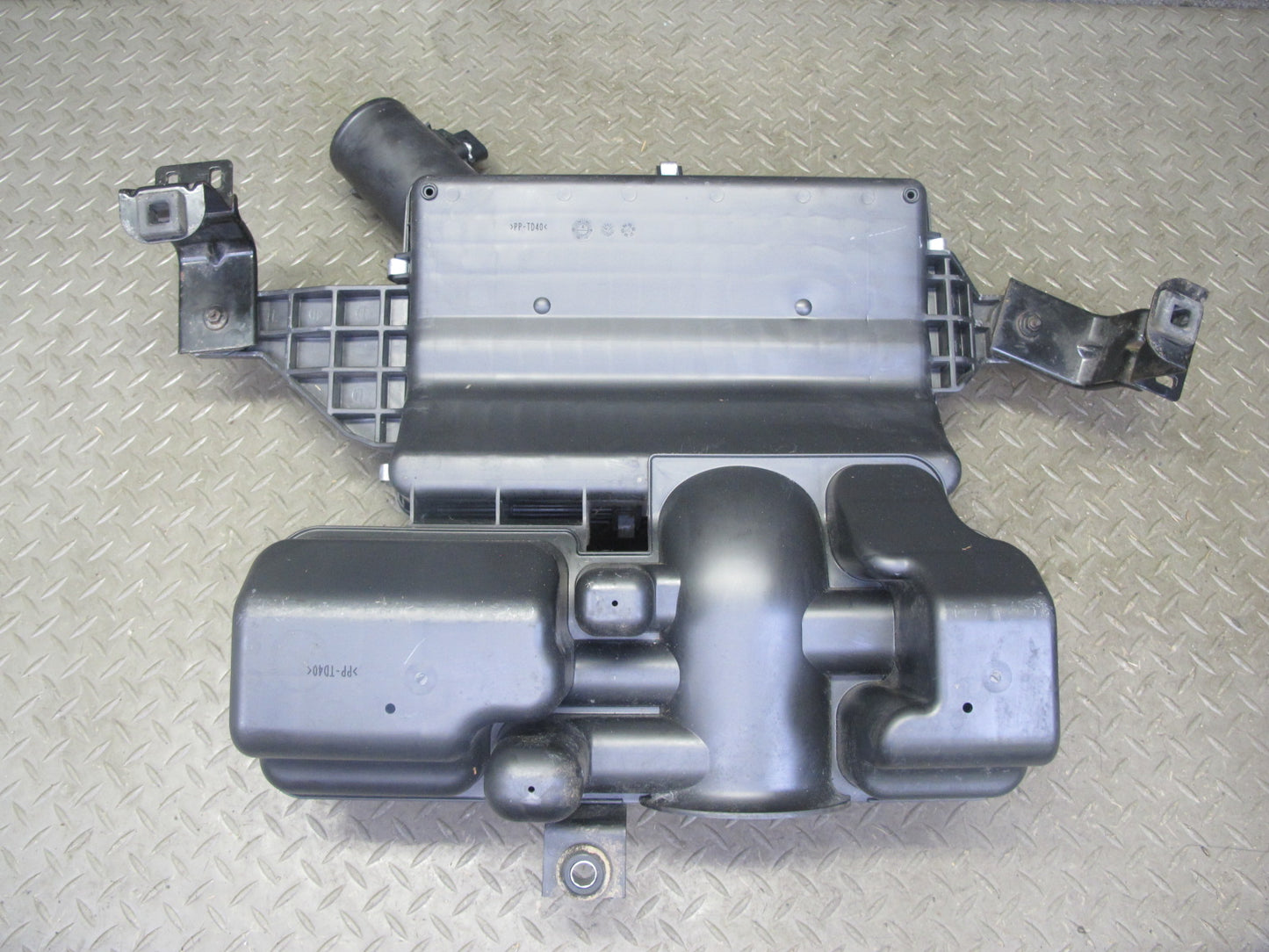 06-10 Pontiac Solstice SKY 2.4L Air Intake Cleaner Filter Box w MAF Sensor OEM