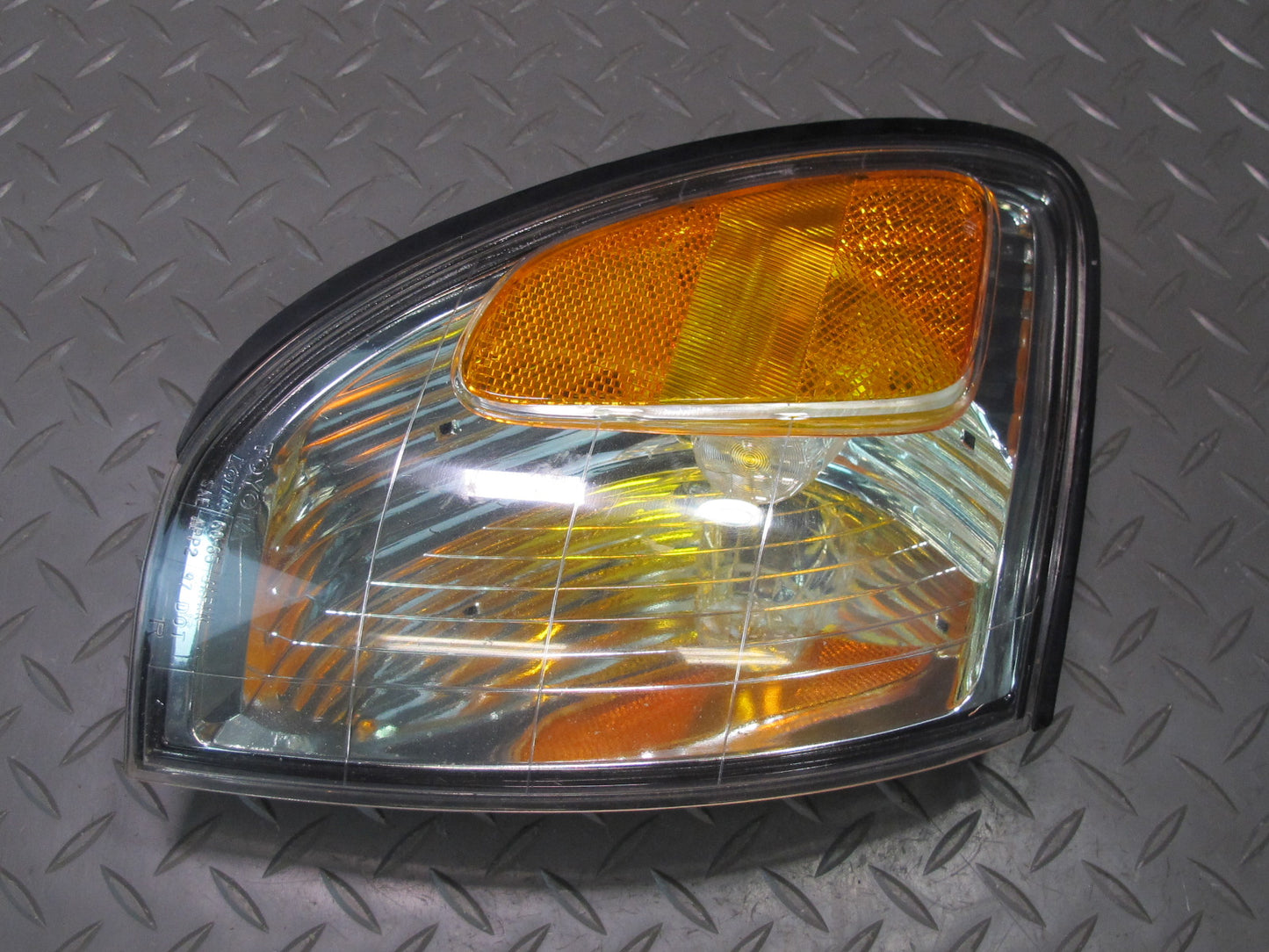 2003-2007 Lexus UZJ100L LX470 Front Right Turn Signal Corner Light Lamp