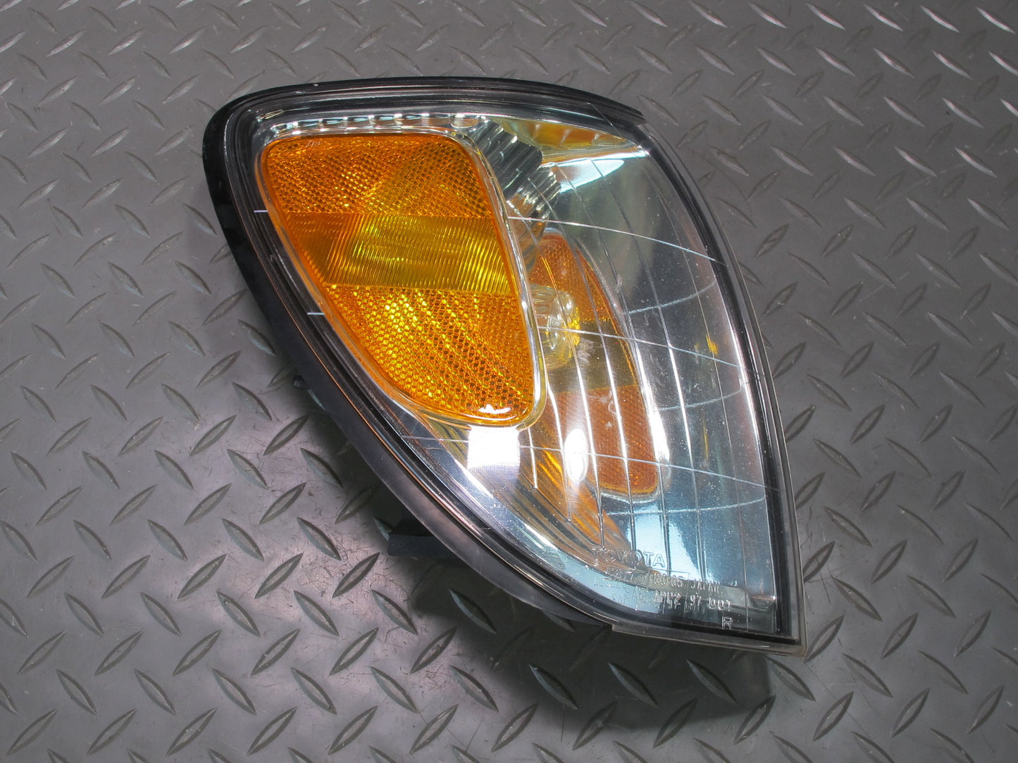 2003-2007 Lexus UZJ100L LX470 Front Right Turn Signal Corner Light Lamp