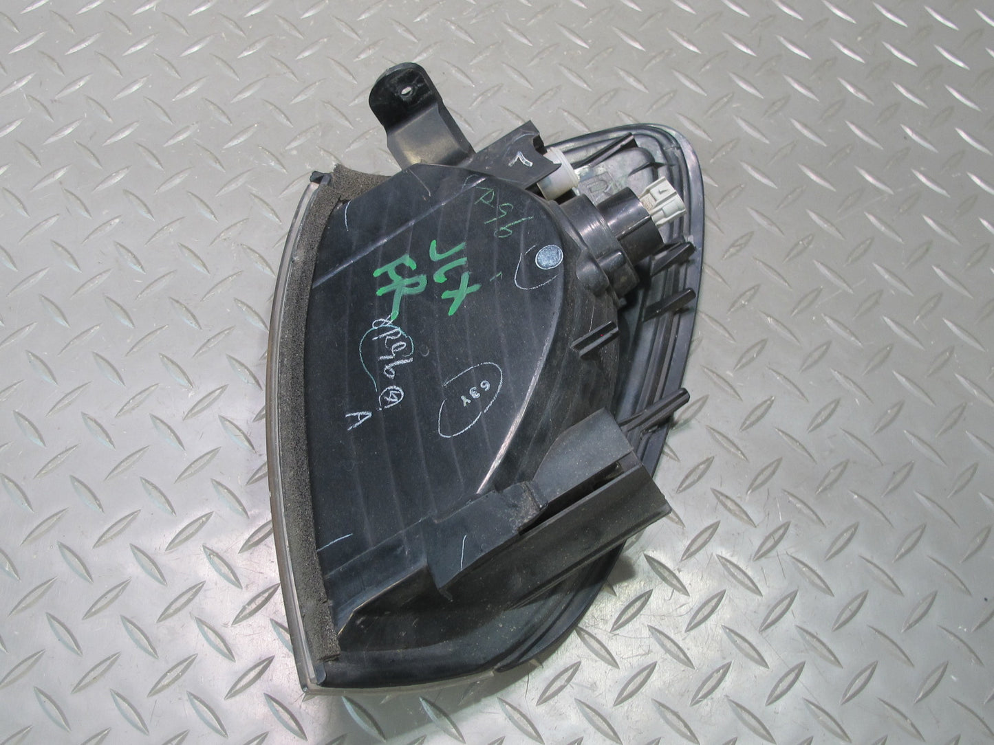 2003-2007 Lexus UZJ100L LX470 Front Right Turn Signal Corner Light Lamp