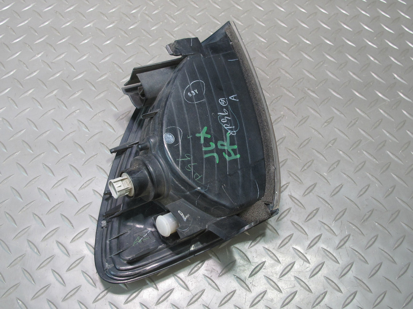 2003-2007 Lexus UZJ100L LX470 Front Right Turn Signal Corner Light Lamp