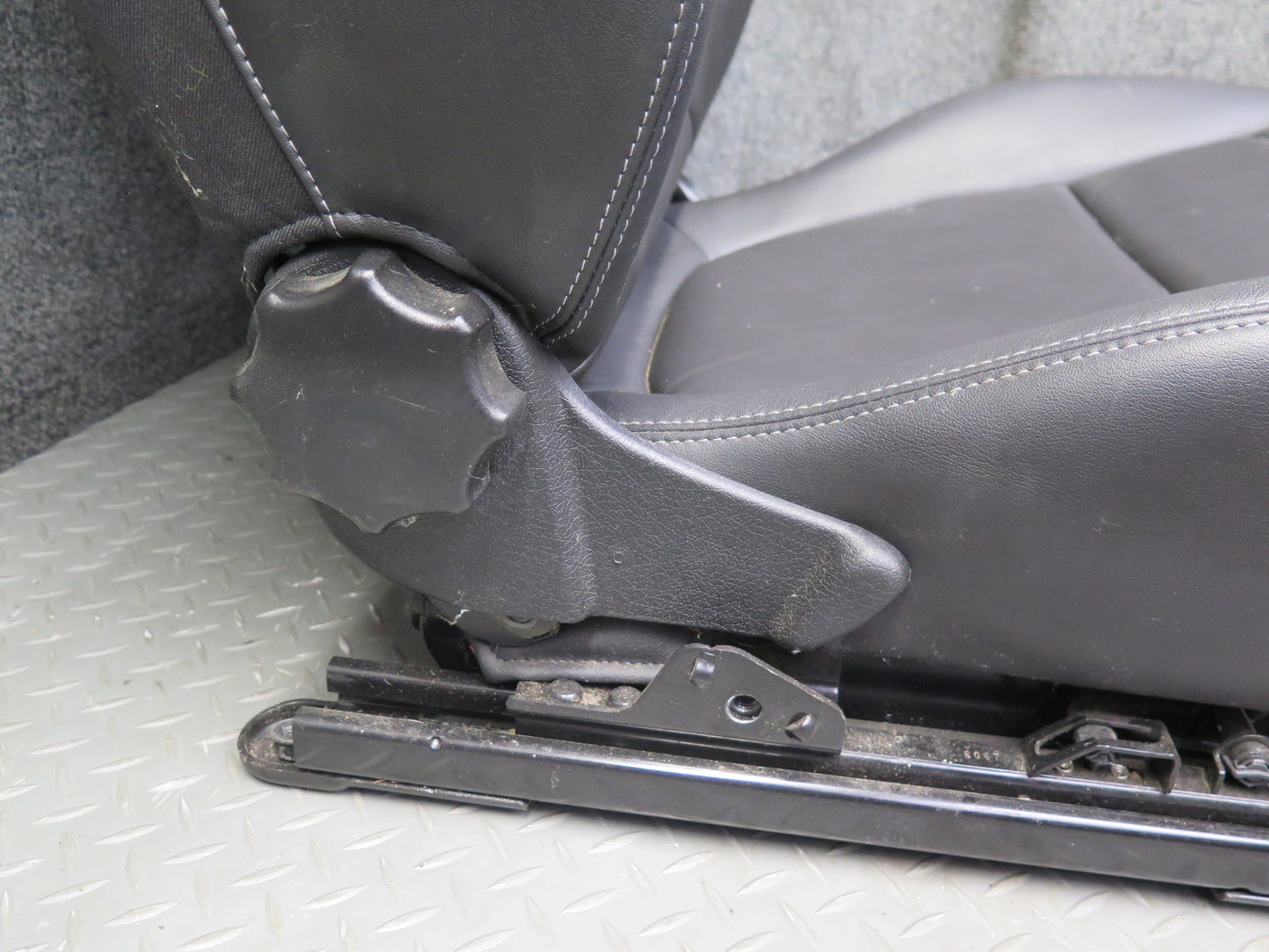 07-09 Pontiac Solstice Set of 2 Front Left & Right Leather Seat Black 20K OEM