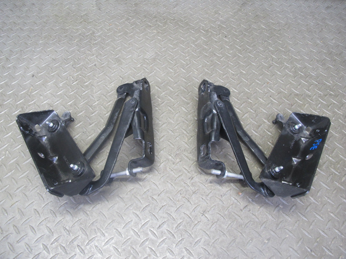 06-09 Pontiac Solstice Front Left & Right Side Hood Hinge Set OEM