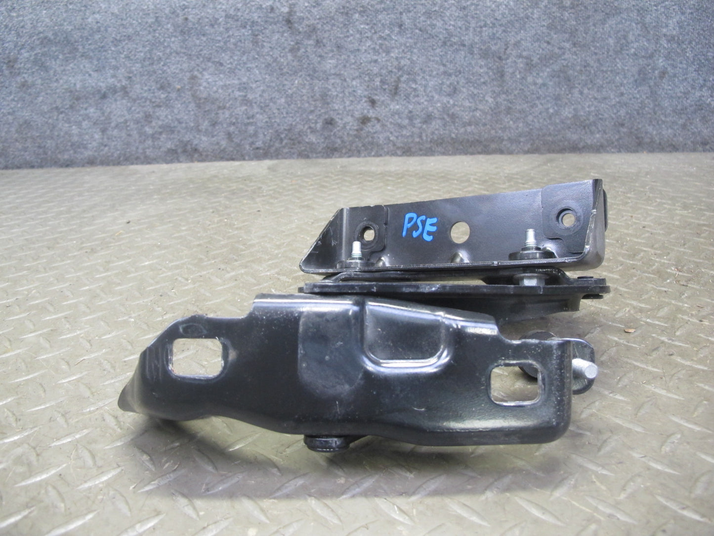 06-09 Pontiac Solstice Front Left & Right Side Hood Hinge Set OEM