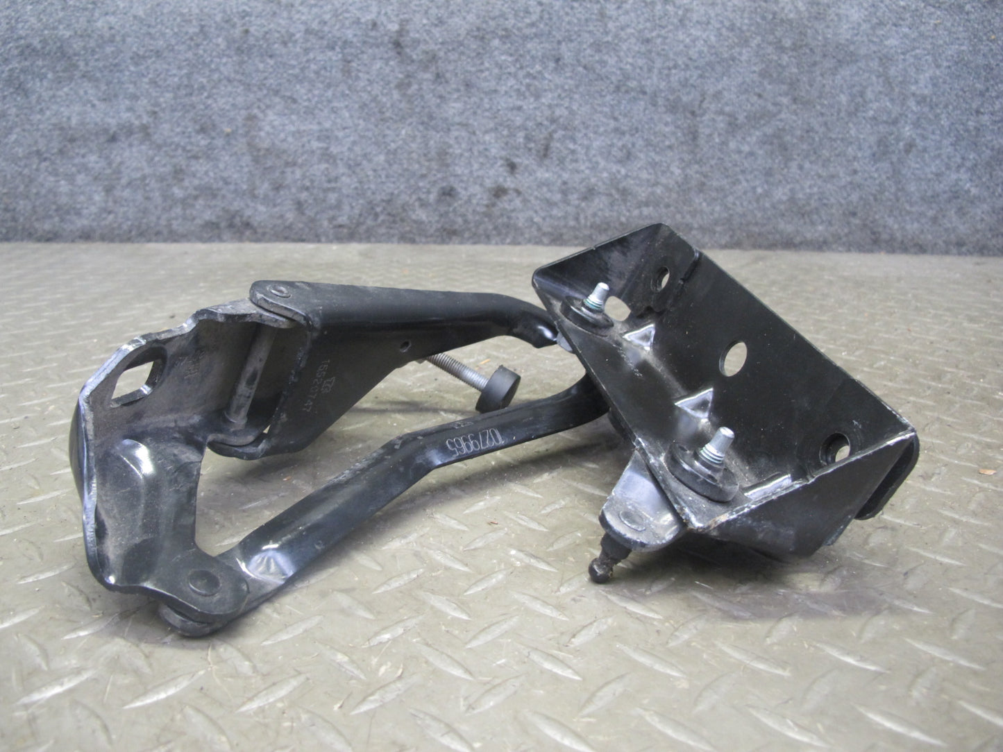 06-09 Pontiac Solstice Front Left & Right Side Hood Hinge Set OEM