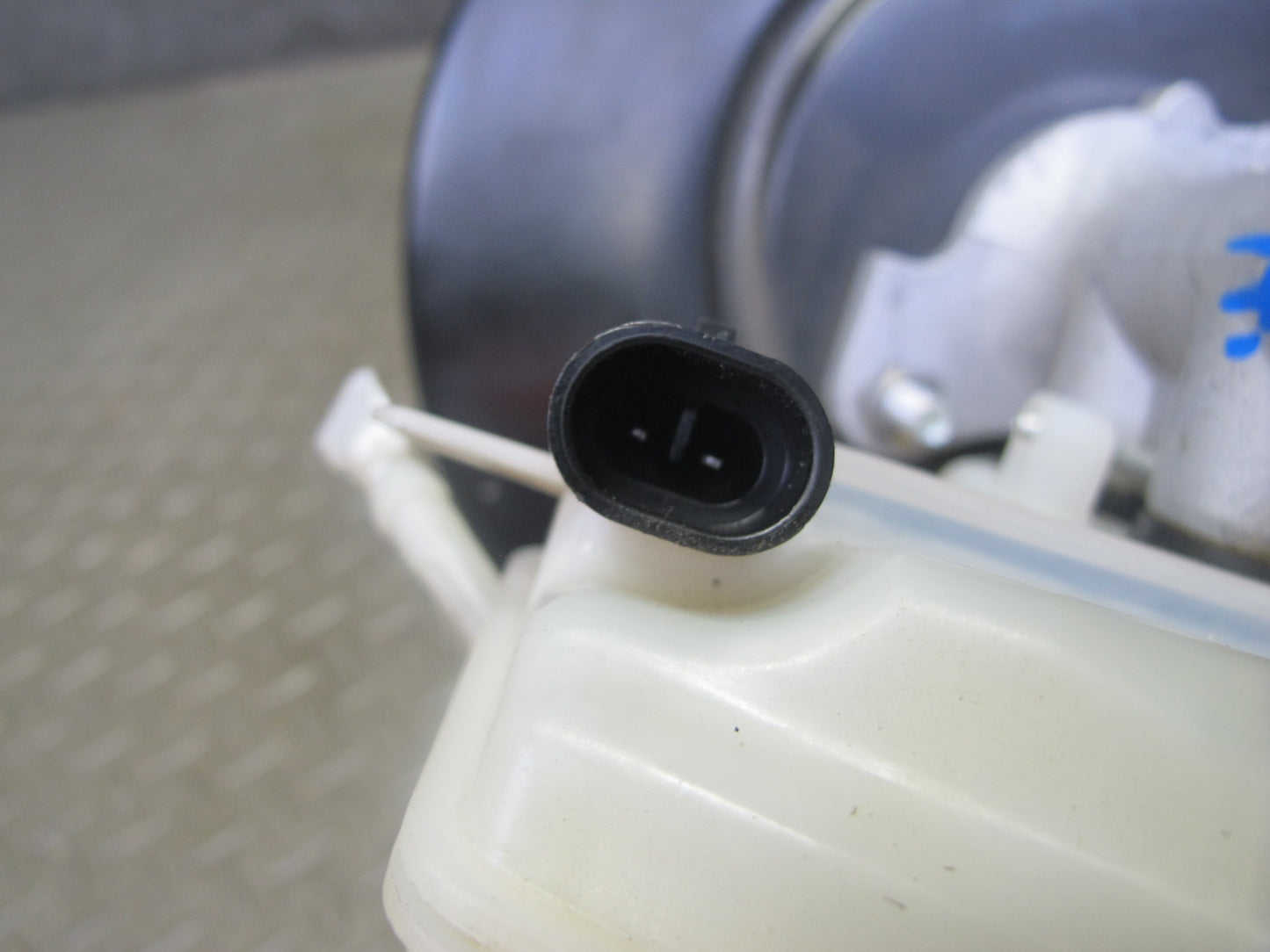 06-09 Pontiac Solstice SKY Brake Master Cylinder Booster Fluid Reservoir 20K OEM