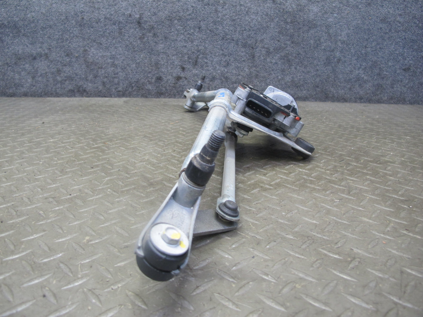 06-08 Pontiac Solstice Windshield Wiper Transmission Linkage w Motor OEM