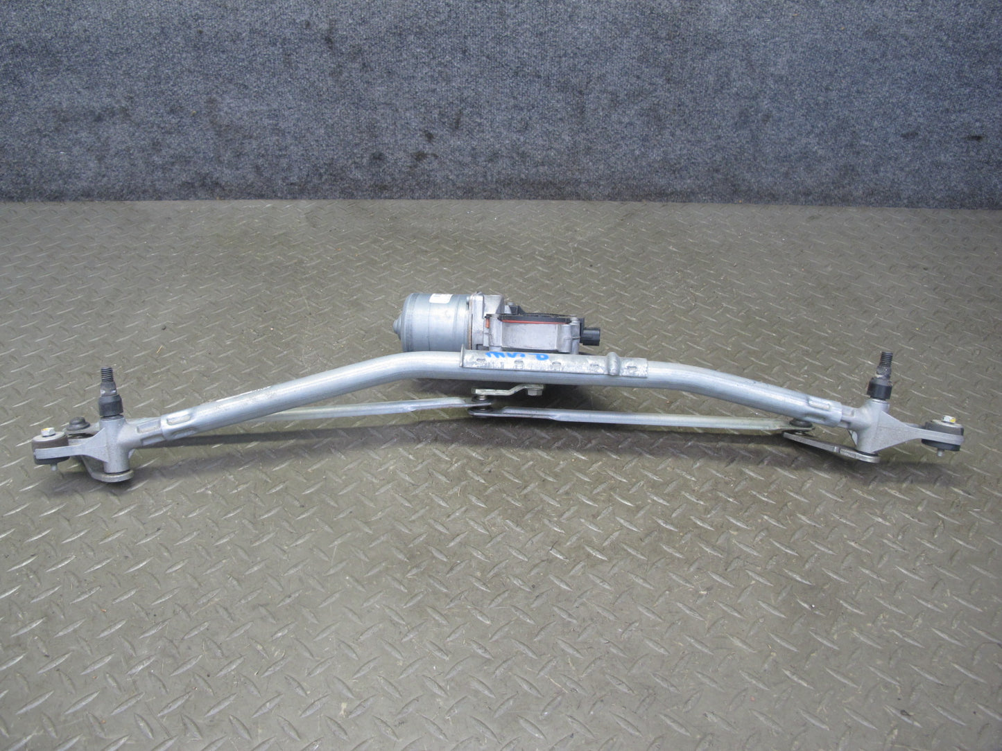 06-08 Pontiac Solstice Windshield Wiper Transmission Linkage w Motor OEM