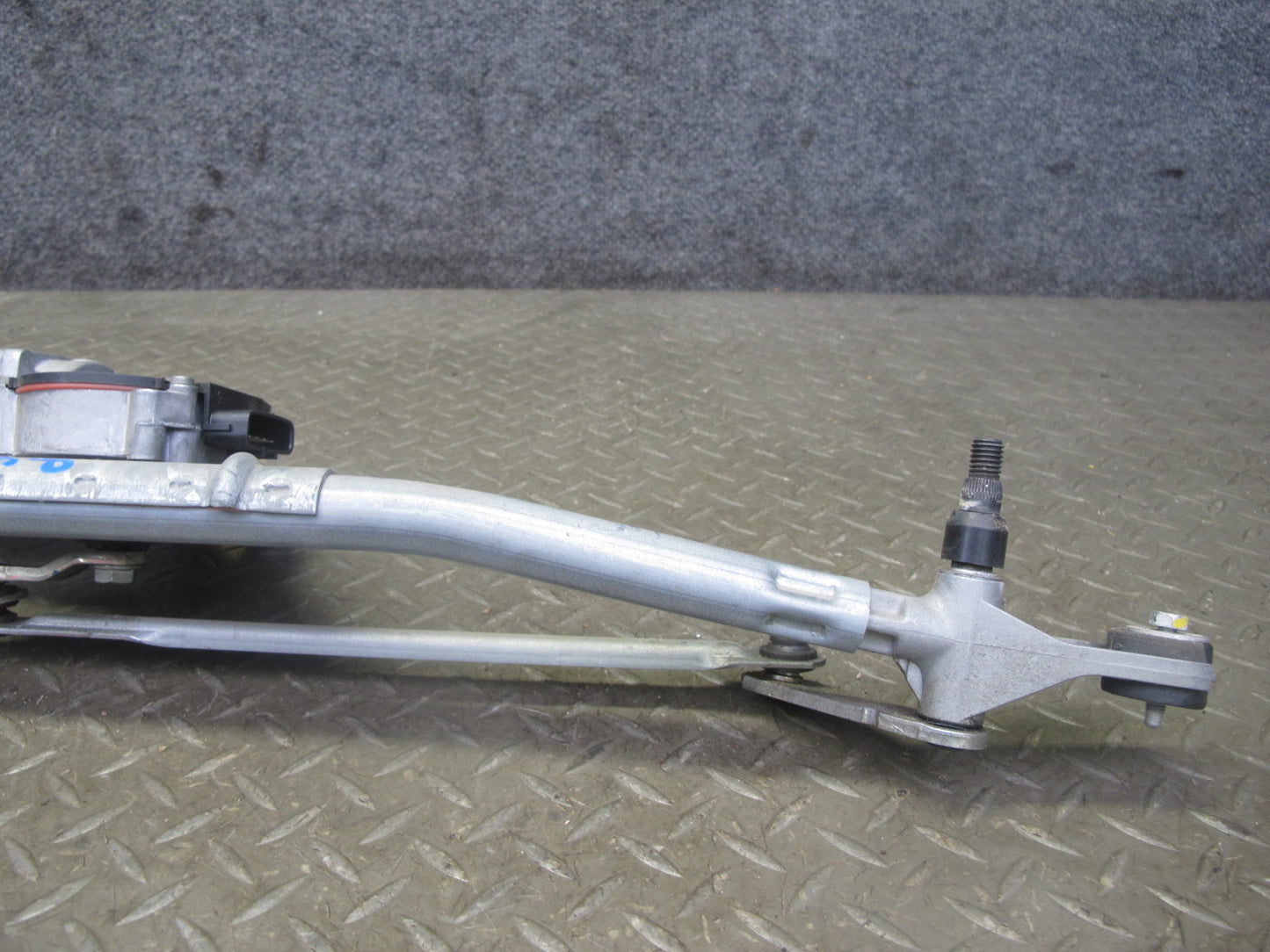 06-08 Pontiac Solstice Windshield Wiper Transmission Linkage w Motor OEM