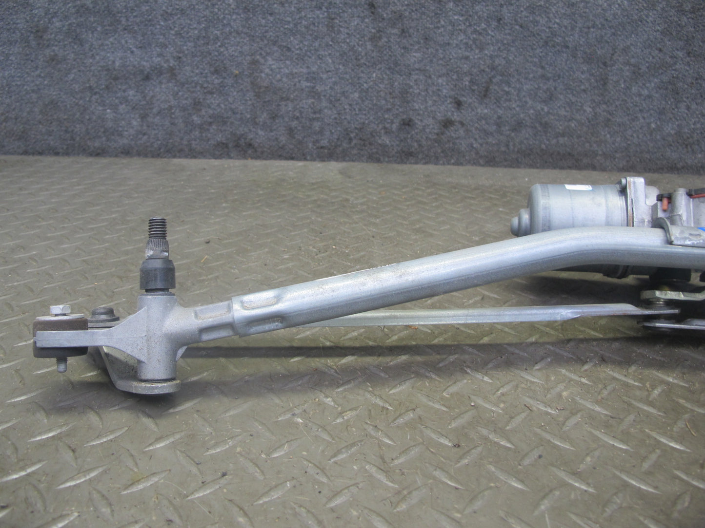 06-08 Pontiac Solstice Windshield Wiper Transmission Linkage w Motor OEM