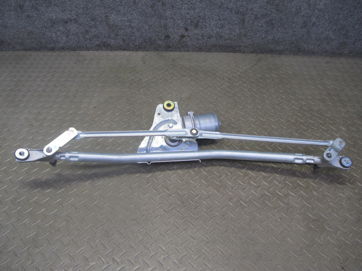 06-08 Pontiac Solstice Windshield Wiper Transmission Linkage w Motor OEM