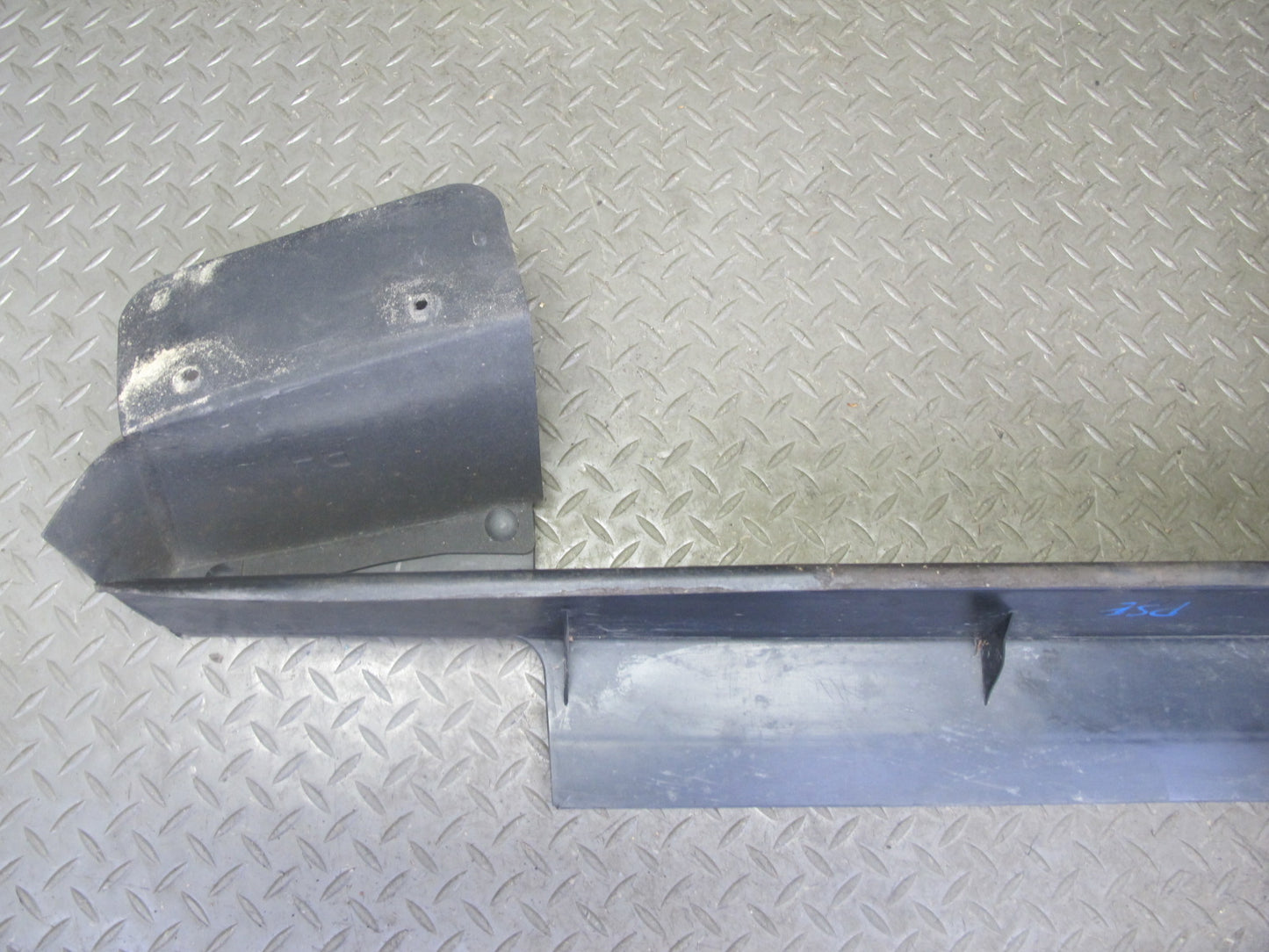 06-10 Pontiac Solstice Saturn SKY Front Bumper Air Deflector Splash Guard OEM