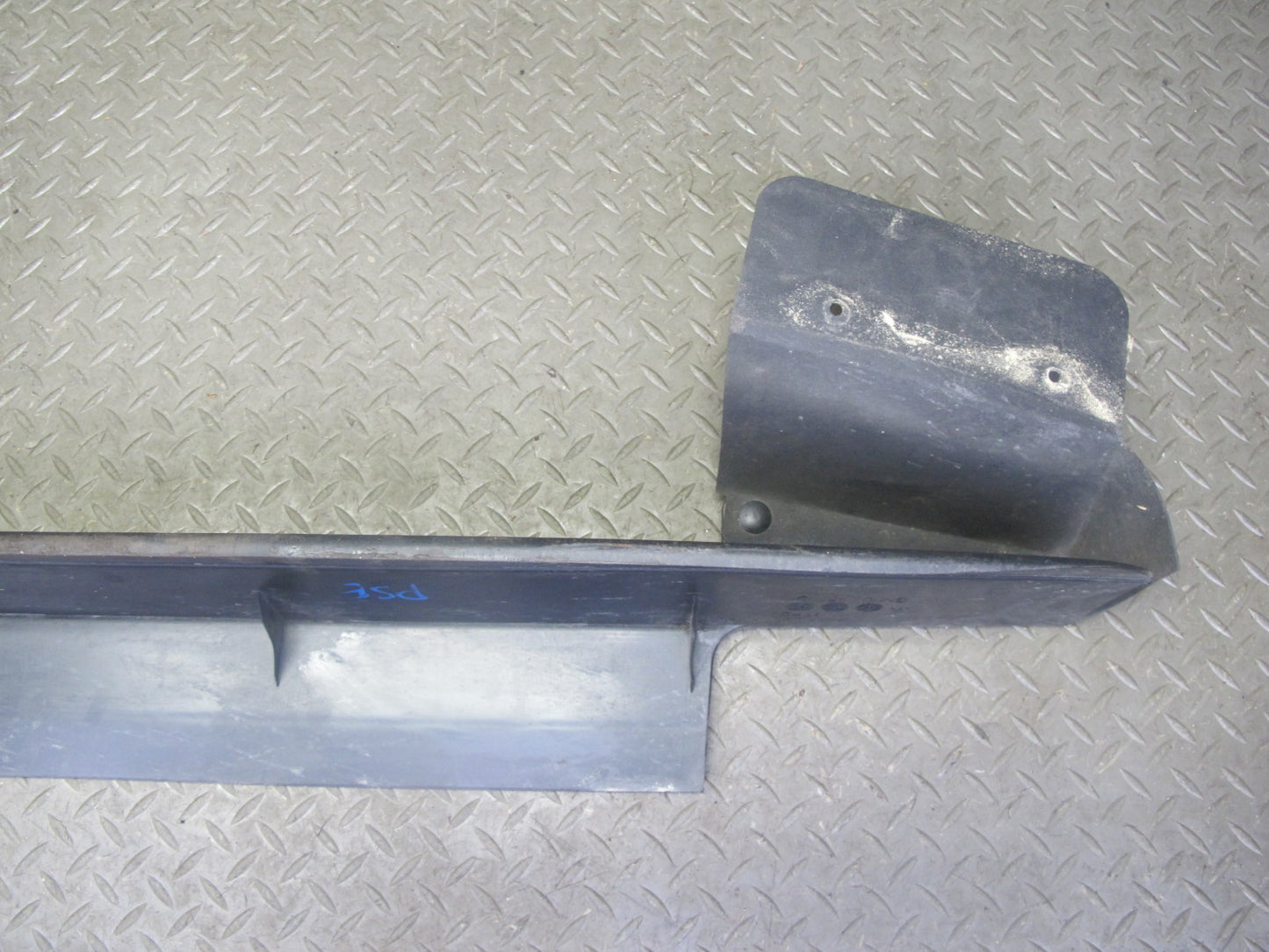 06-10 Pontiac Solstice Saturn SKY Front Bumper Air Deflector Splash Guard OEM