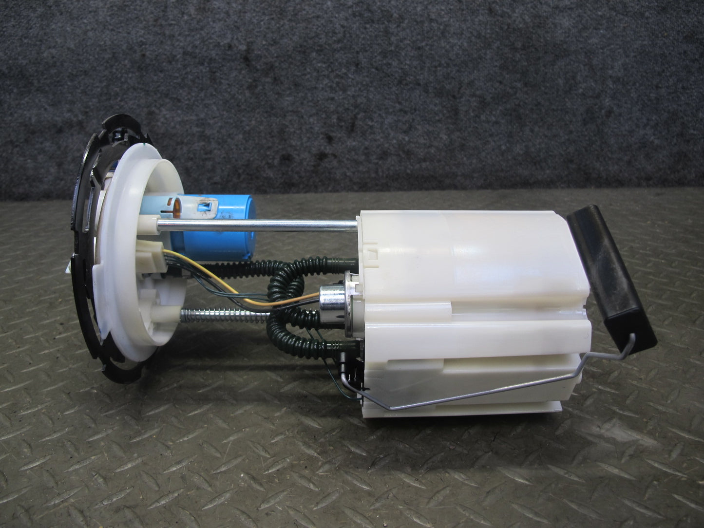 06-07 Pontiac Solstice Saturn SKY 2.4L Fuel Pump Level Sensor Assembly 20K OEM