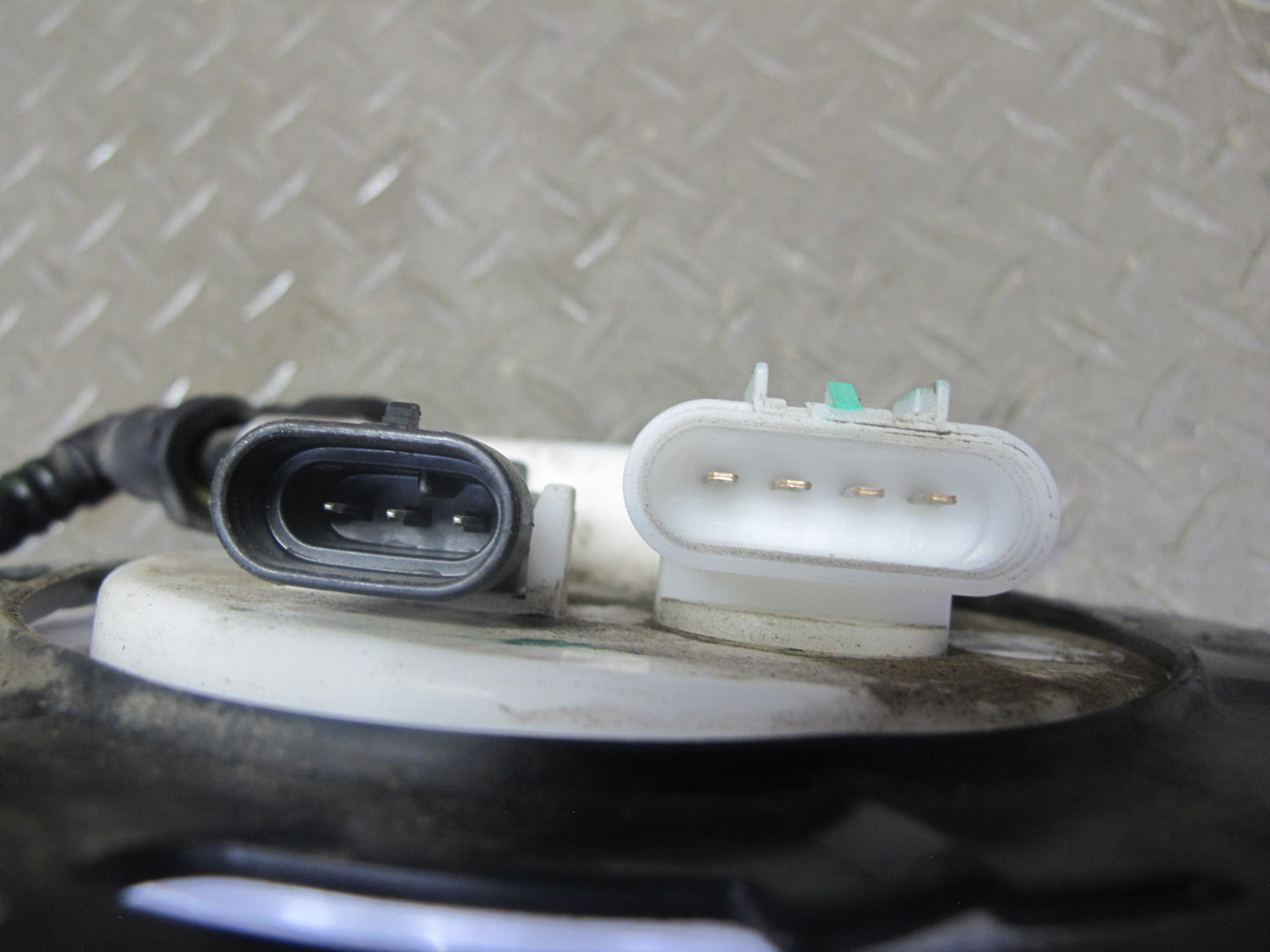 06-07 Pontiac Solstice Saturn SKY 2.4L Fuel Pump Level Sensor Assembly 20K OEM