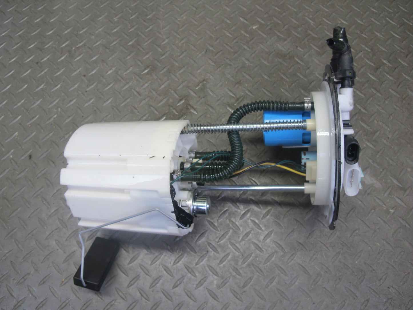 06-07 Pontiac Solstice Saturn SKY 2.4L Fuel Pump Level Sensor Assembly 20K OEM