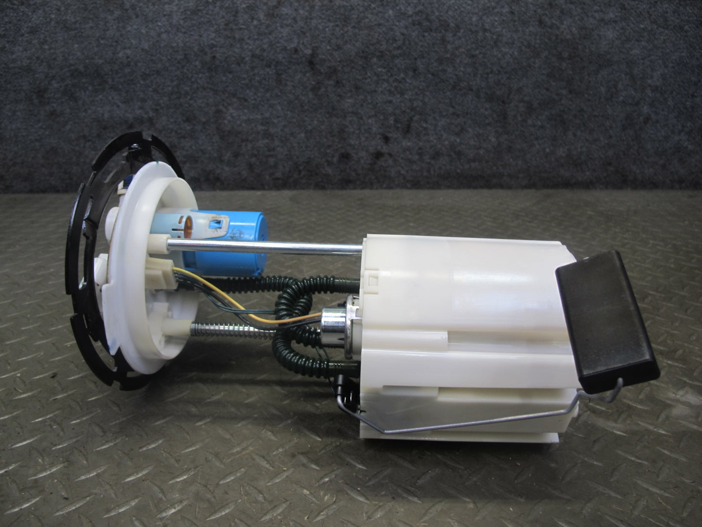 06-07 Pontiac Solstice Saturn SKY 2.4L Fuel Pump Level Sensor Assembly 20K OEM