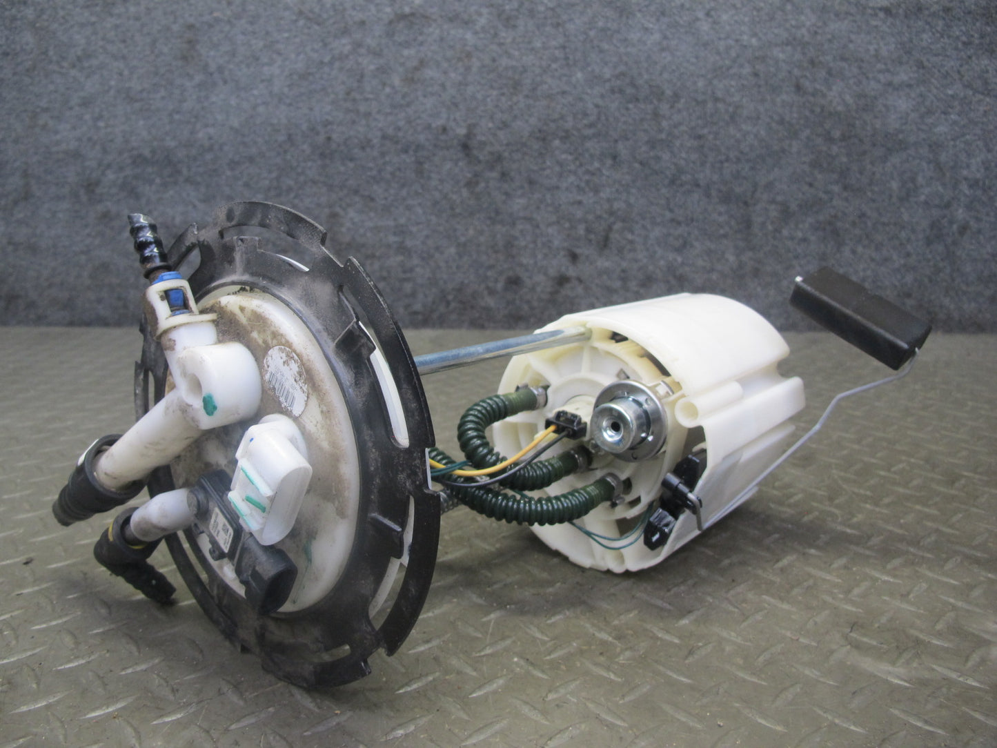 06-07 Pontiac Solstice Saturn SKY 2.4L Fuel Pump Level Sensor Assembly 20K OEM