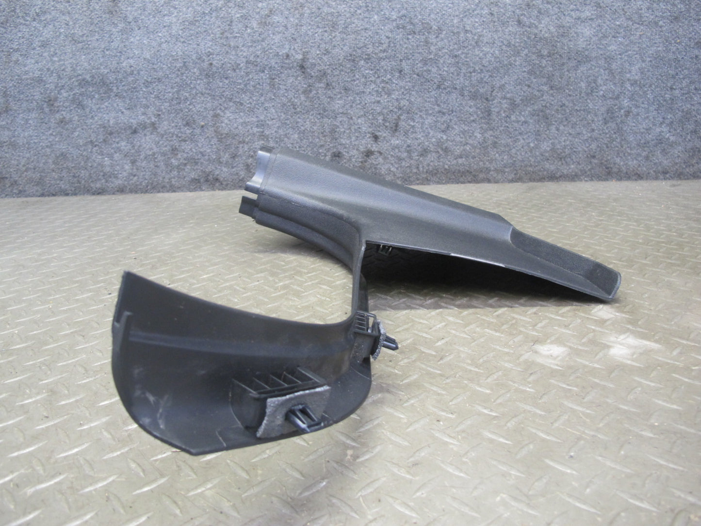 06-10 Pontiac Solstice Saturn SKY Conv Set of 2 Front Kick Trim Cover Panel OEM