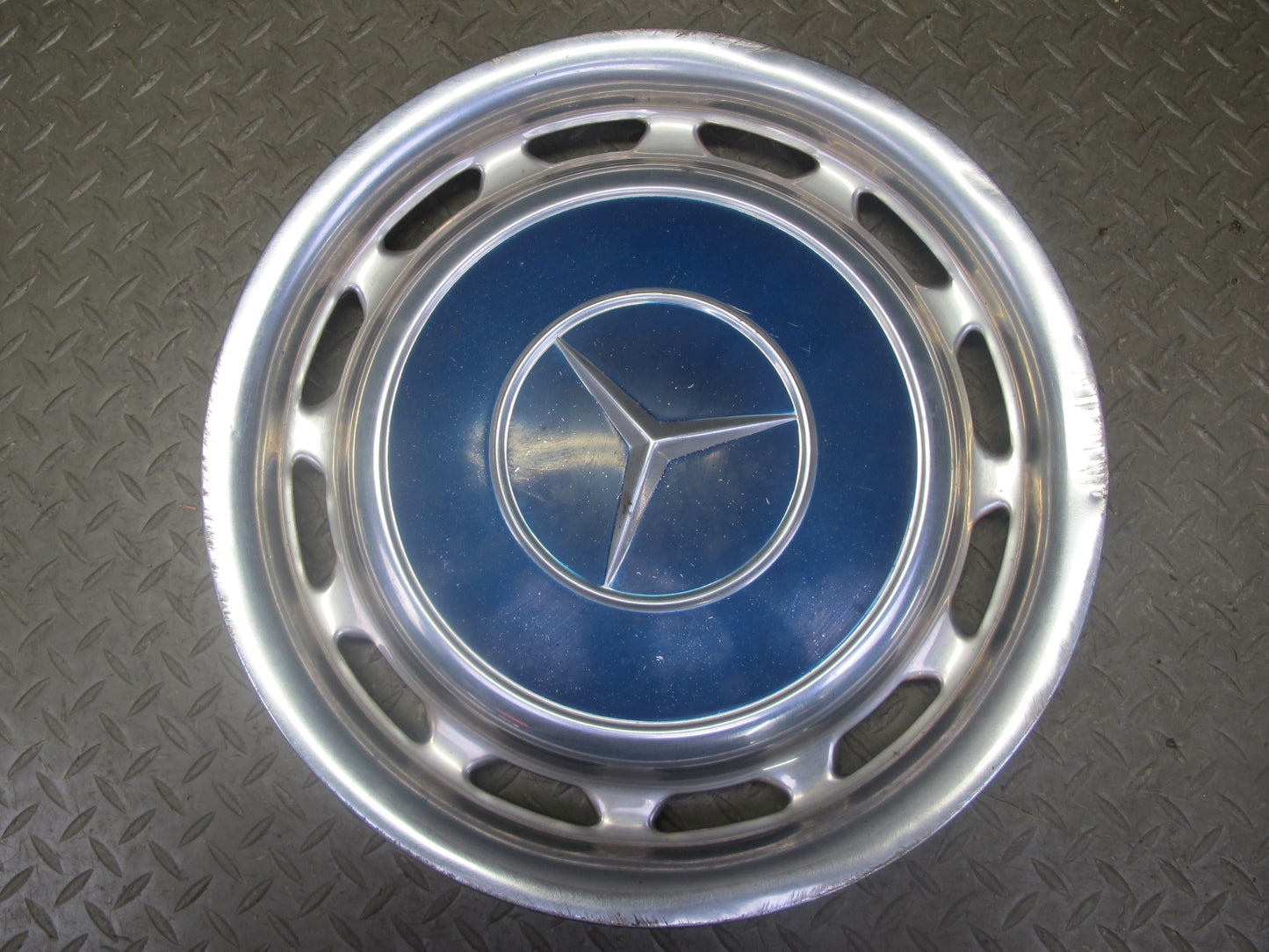 74-85 Mercedes W123 Set of 4 R14 14" Hubcaps Hub Cap Wheel Cover Blue OEM