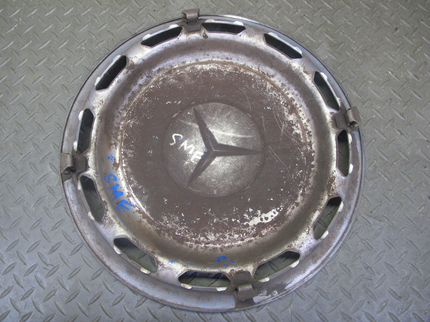 74-85 Mercedes W123 Set of 4 R14 14" Hubcaps Hub Cap Wheel Cover Blue OEM