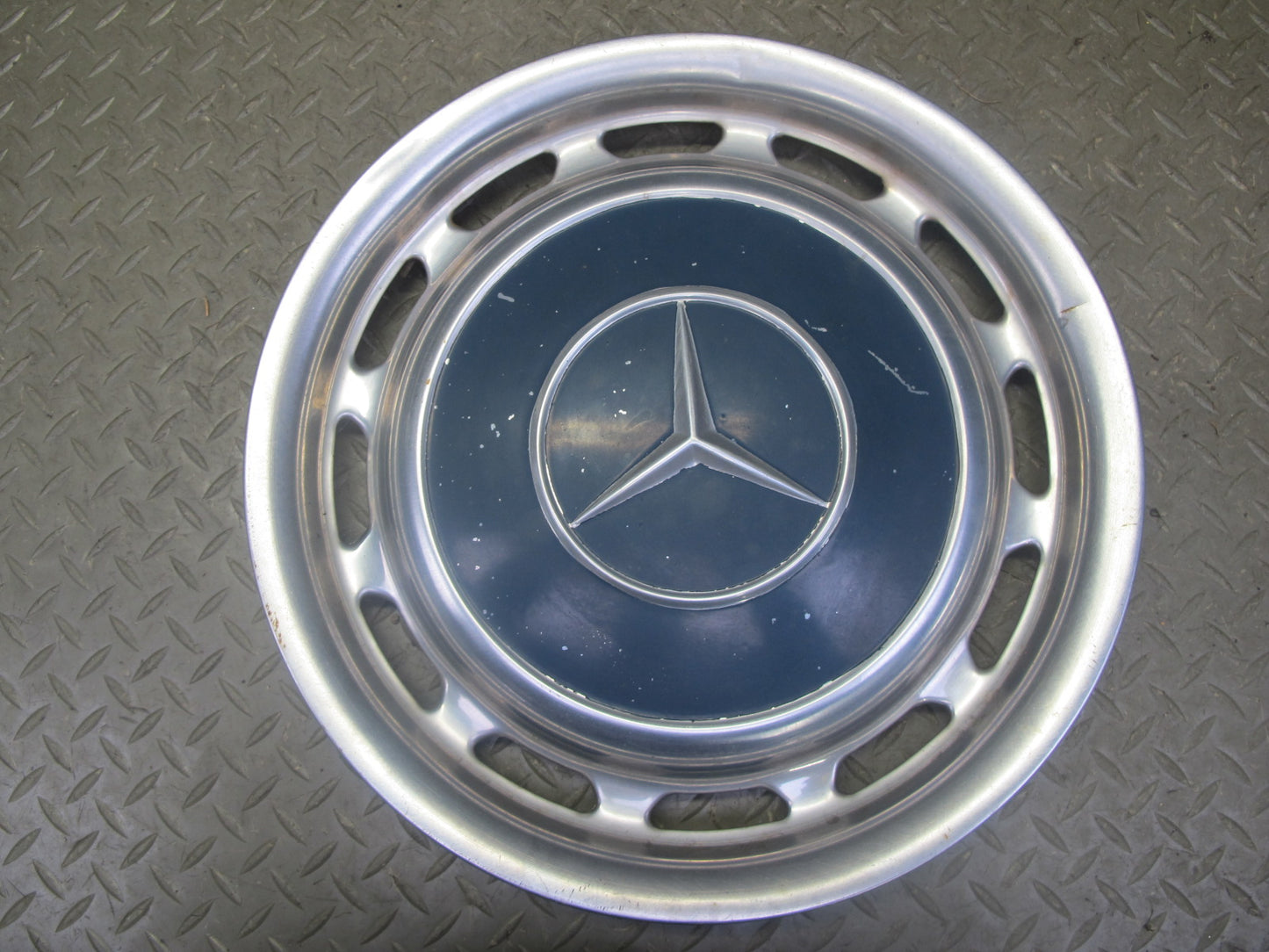 74-85 Mercedes W123 Set of 4 R14 14" Hubcaps Hub Cap Wheel Cover Blue OEM