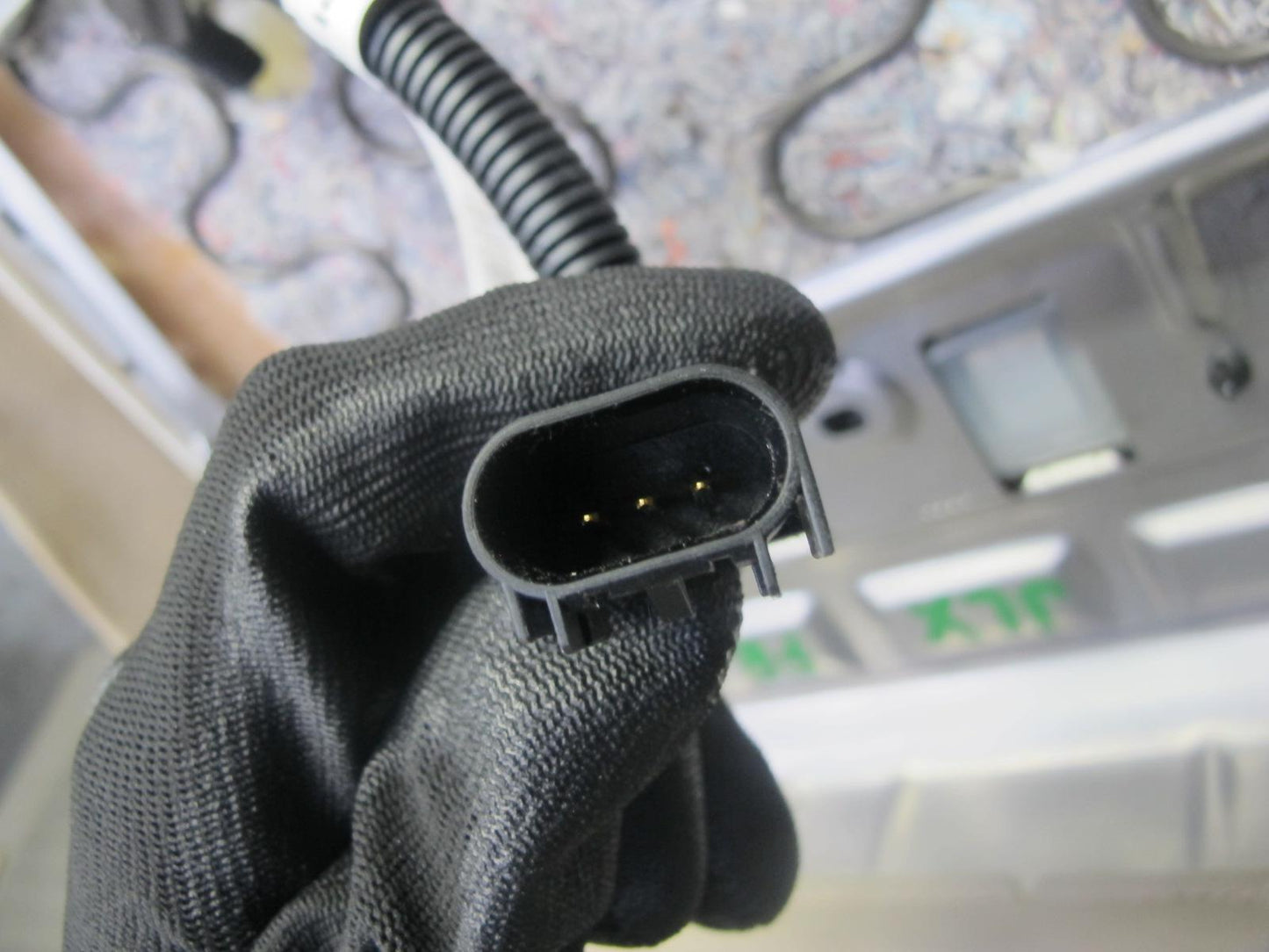 2003-2007 Lexus LX470 J100 Front Right Passenger Side Seat Lower Cushion Ivory