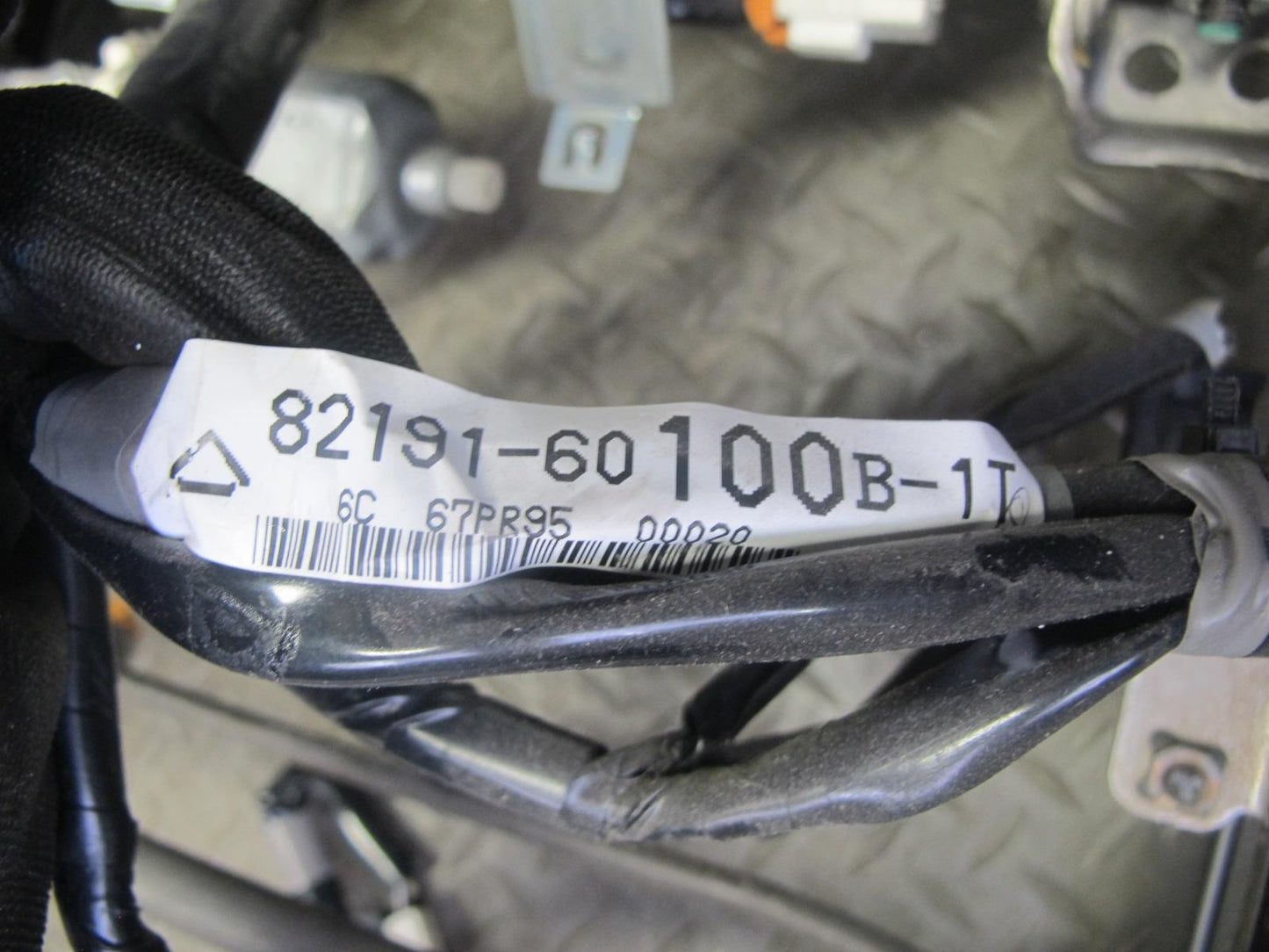 2003-2007 Lexus LX470 Front Right Passenger Side Lower Seat Track Frame W/ Motor