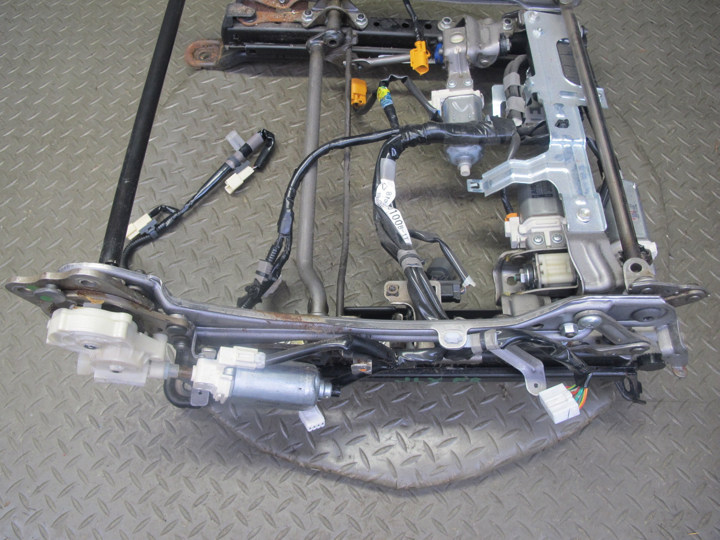 2003-2007 Lexus LX470 Front Right Passenger Side Lower Seat Track Frame W/ Motor