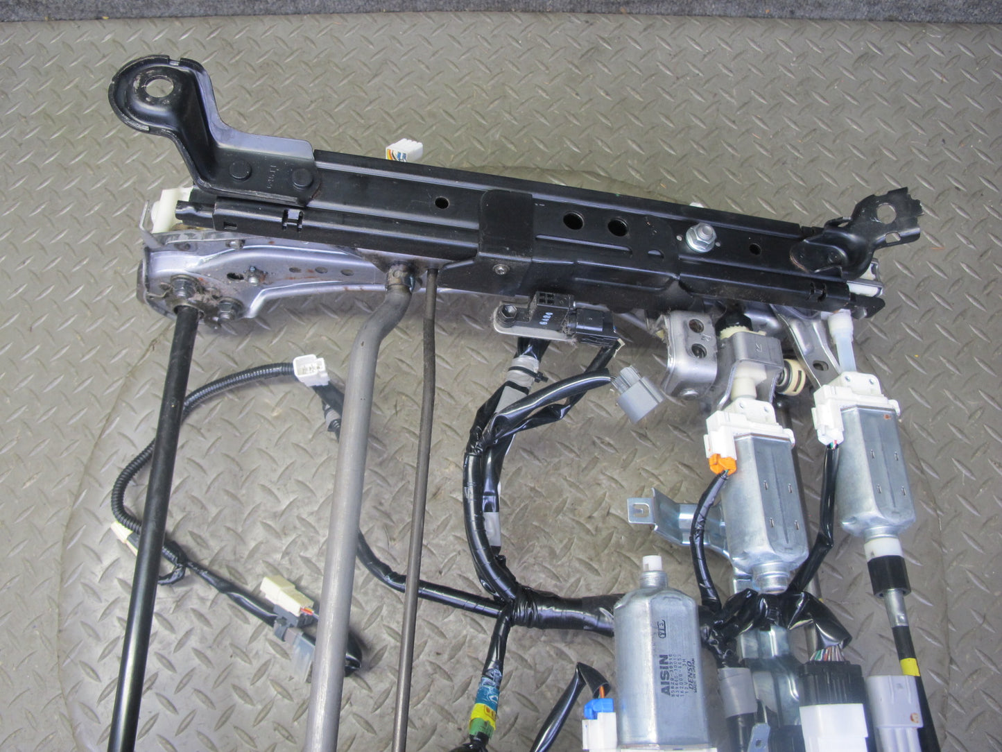 2003-2007 Lexus LX470 Front Right Passenger Side Lower Seat Track Frame W/ Motor