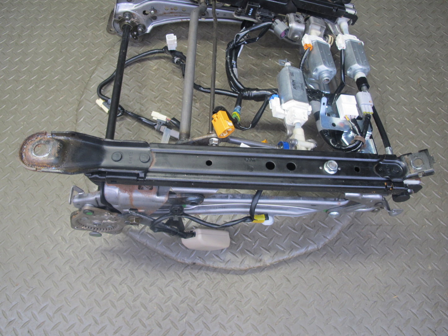 2003-2007 Lexus LX470 Front Right Passenger Side Lower Seat Track Frame W/ Motor