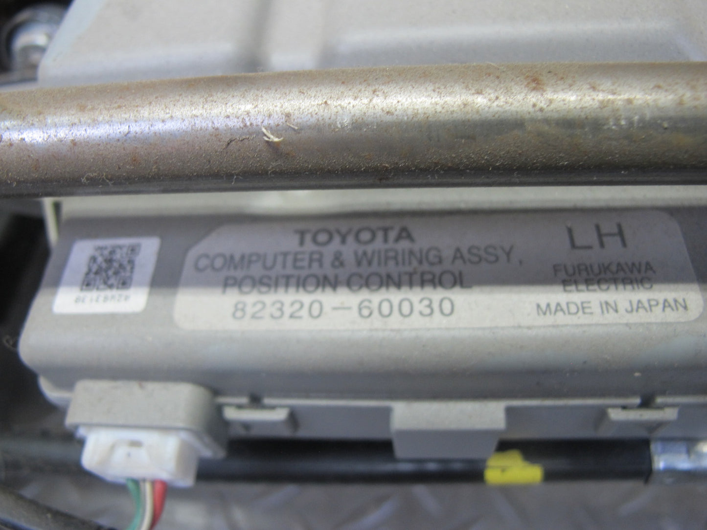 2003-2007 Lexus LX470 Front Left Driver Side Lower Seat Track Frame W/ Motor