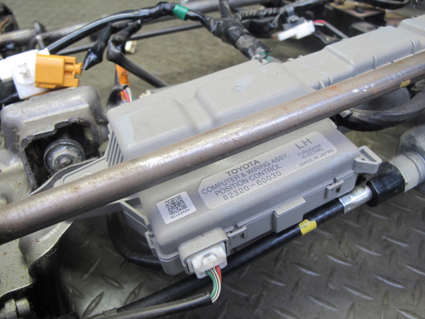 2003-2007 Lexus LX470 Front Left Driver Side Lower Seat Track Frame W/ Motor