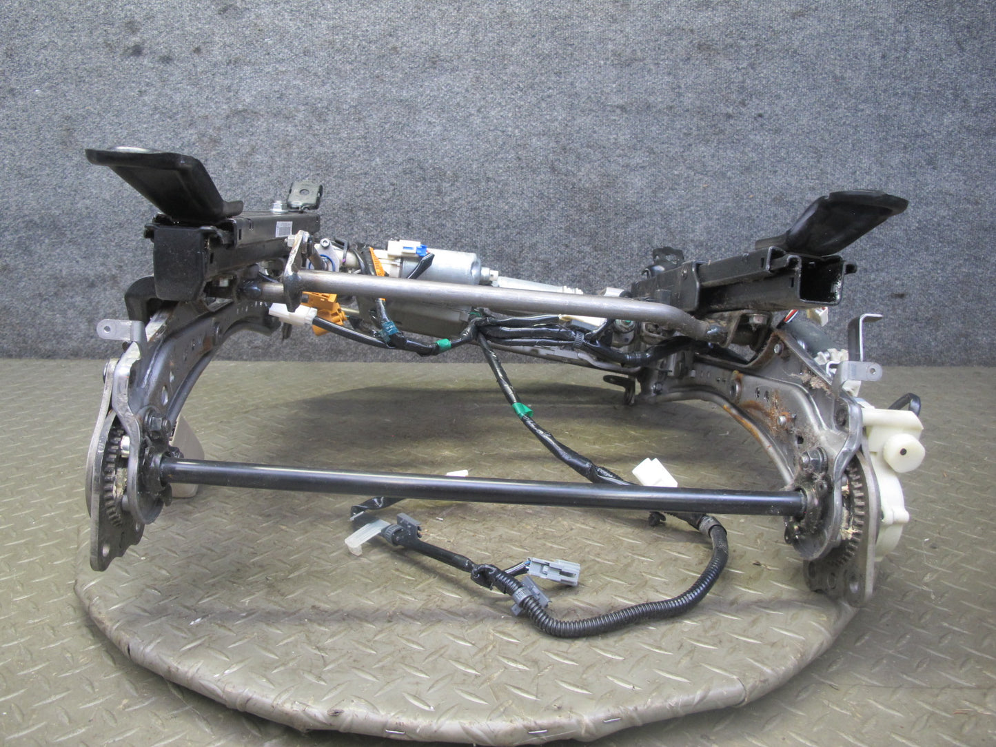 2003-2007 Lexus LX470 Front Left Driver Side Lower Seat Track Frame W/ Motor