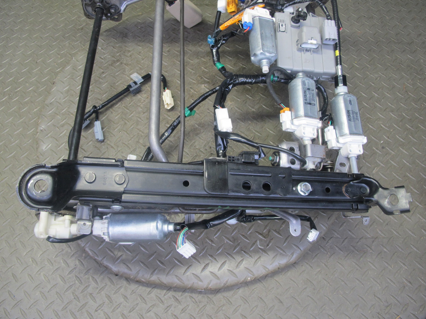 2003-2007 Lexus LX470 Front Left Driver Side Lower Seat Track Frame W/ Motor