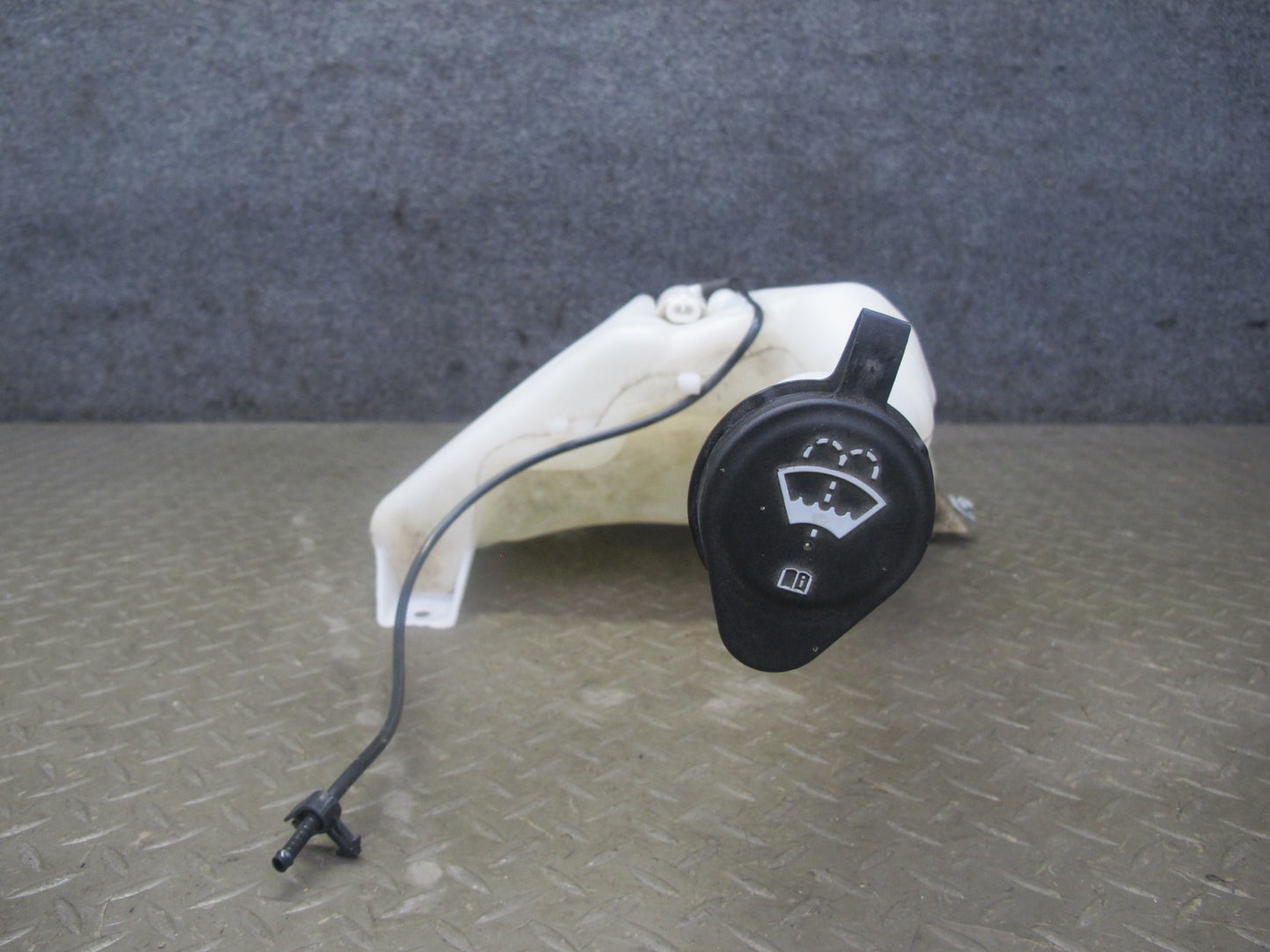 06-10 Pontiac Solstice Saturn SKY Windshield Washer Reservoir w Pump Assy OEM