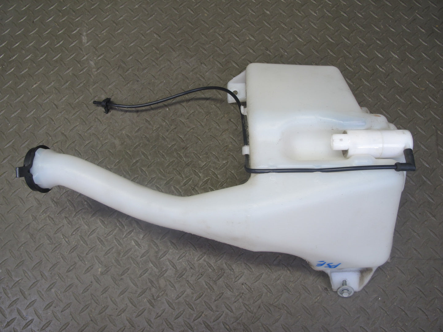 06-10 Pontiac Solstice Saturn SKY Windshield Washer Reservoir w Pump Assy OEM