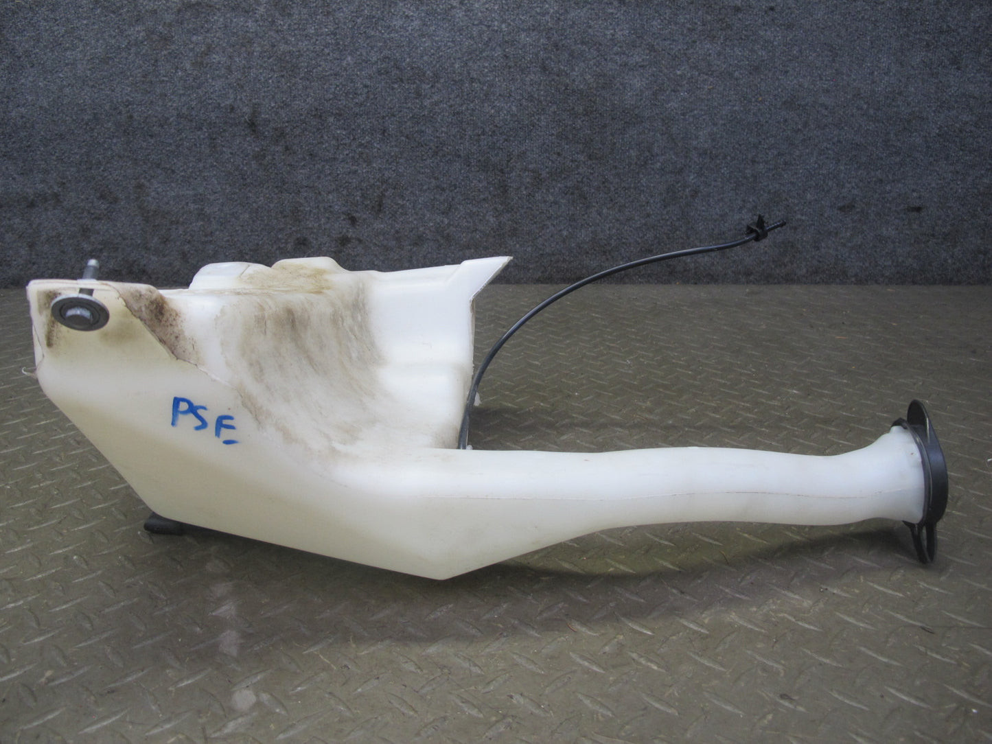 06-10 Pontiac Solstice Saturn SKY Windshield Washer Reservoir w Pump Assy OEM