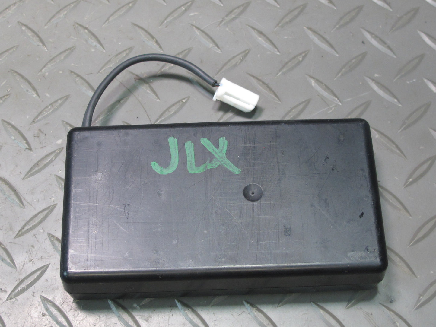 2005-2007 Lexus J100 LX470 Mayday Battery Control Module Unit 86777-0W040