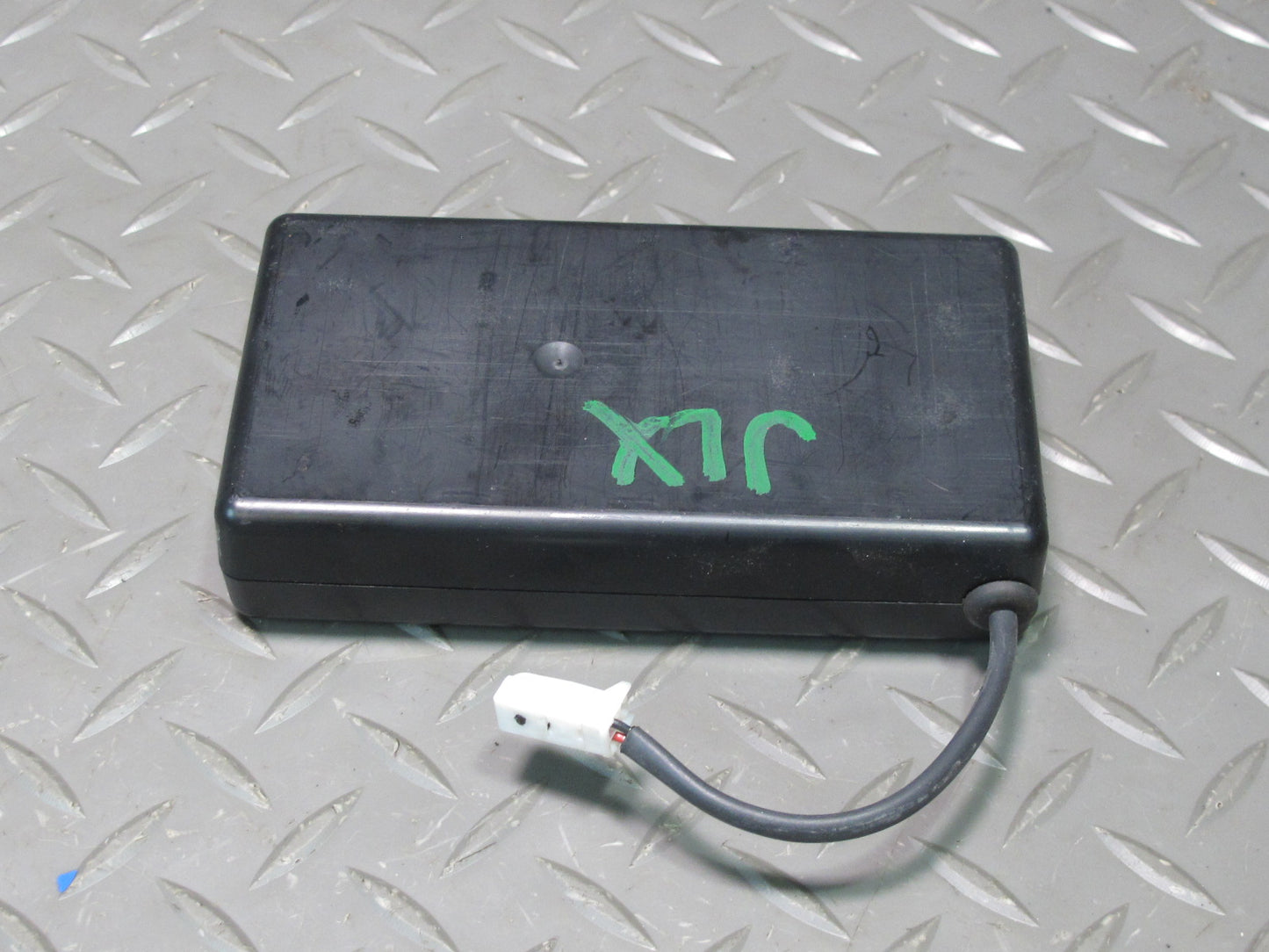 2005-2007 Lexus J100 LX470 Mayday Battery Control Module Unit 86777-0W040