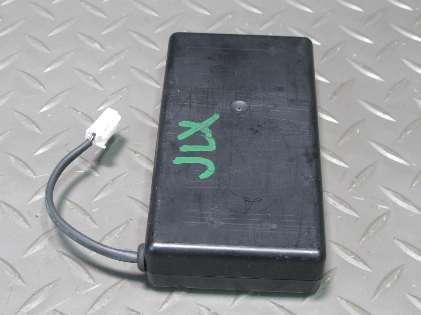 2005-2007 Lexus J100 LX470 Mayday Battery Control Module Unit 86777-0W040