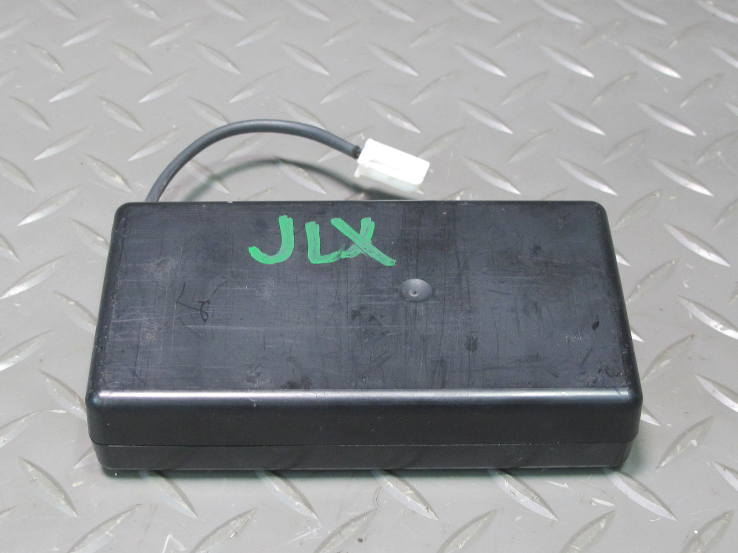 2005-2007 Lexus J100 LX470 Mayday Battery Control Module Unit 86777-0W040