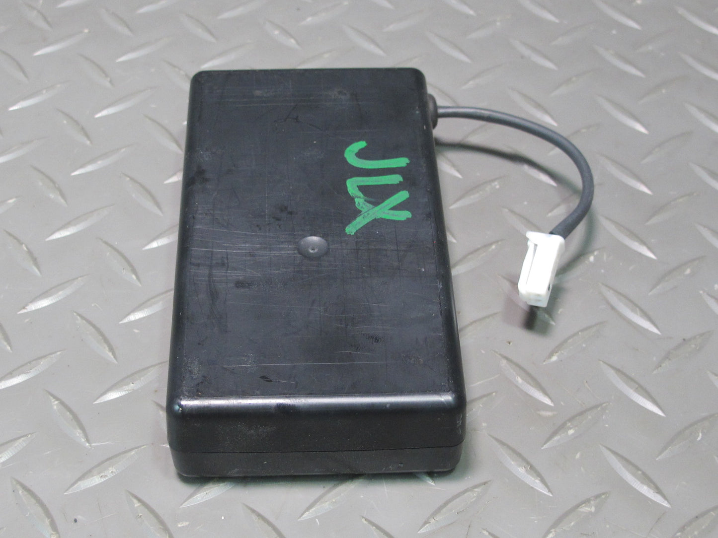 2005-2007 Lexus J100 LX470 Mayday Battery Control Module Unit 86777-0W040