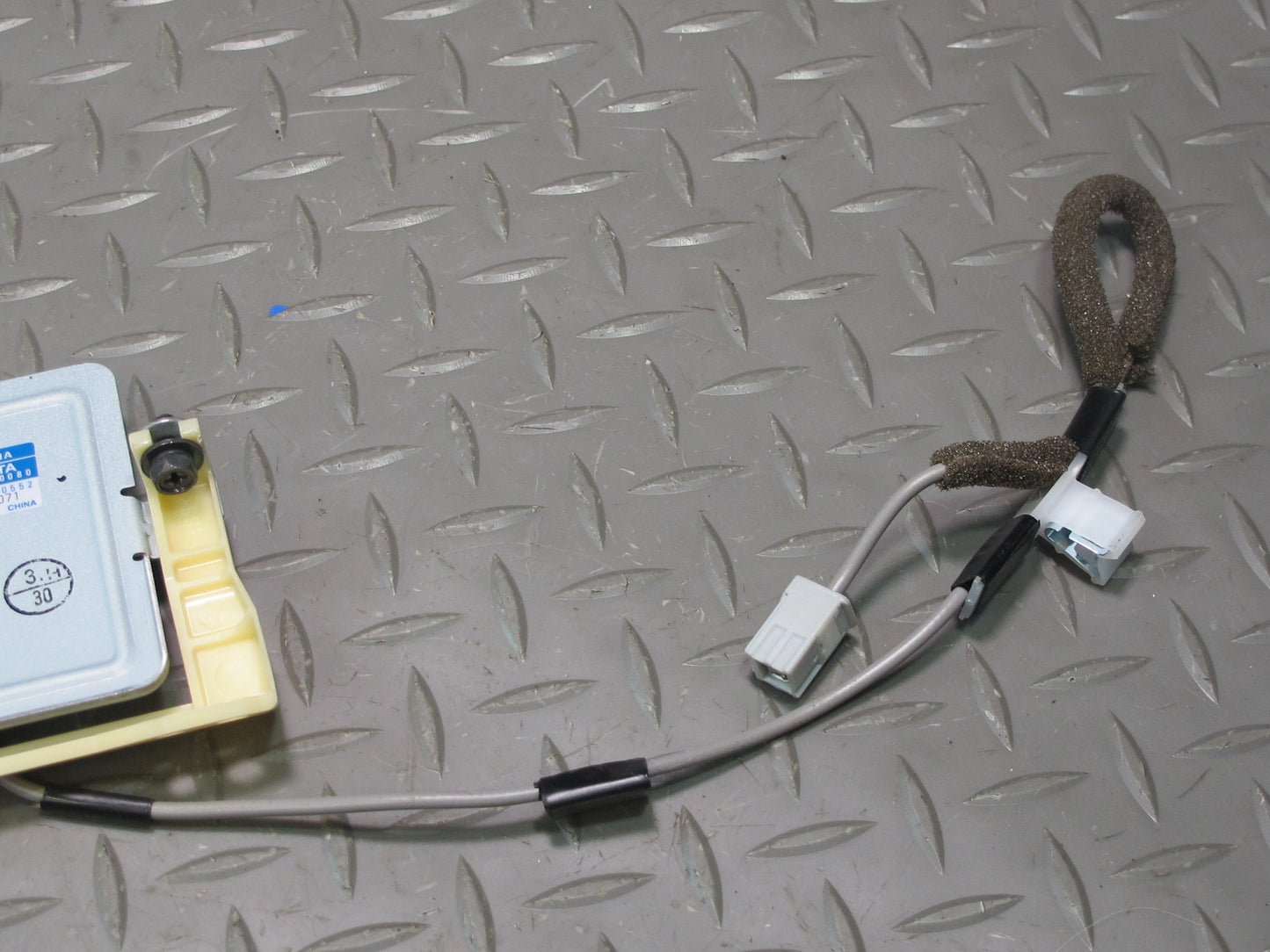 2003-2007 Lexus J100 LX470 Navigation Antenna Control Module 86860-60080