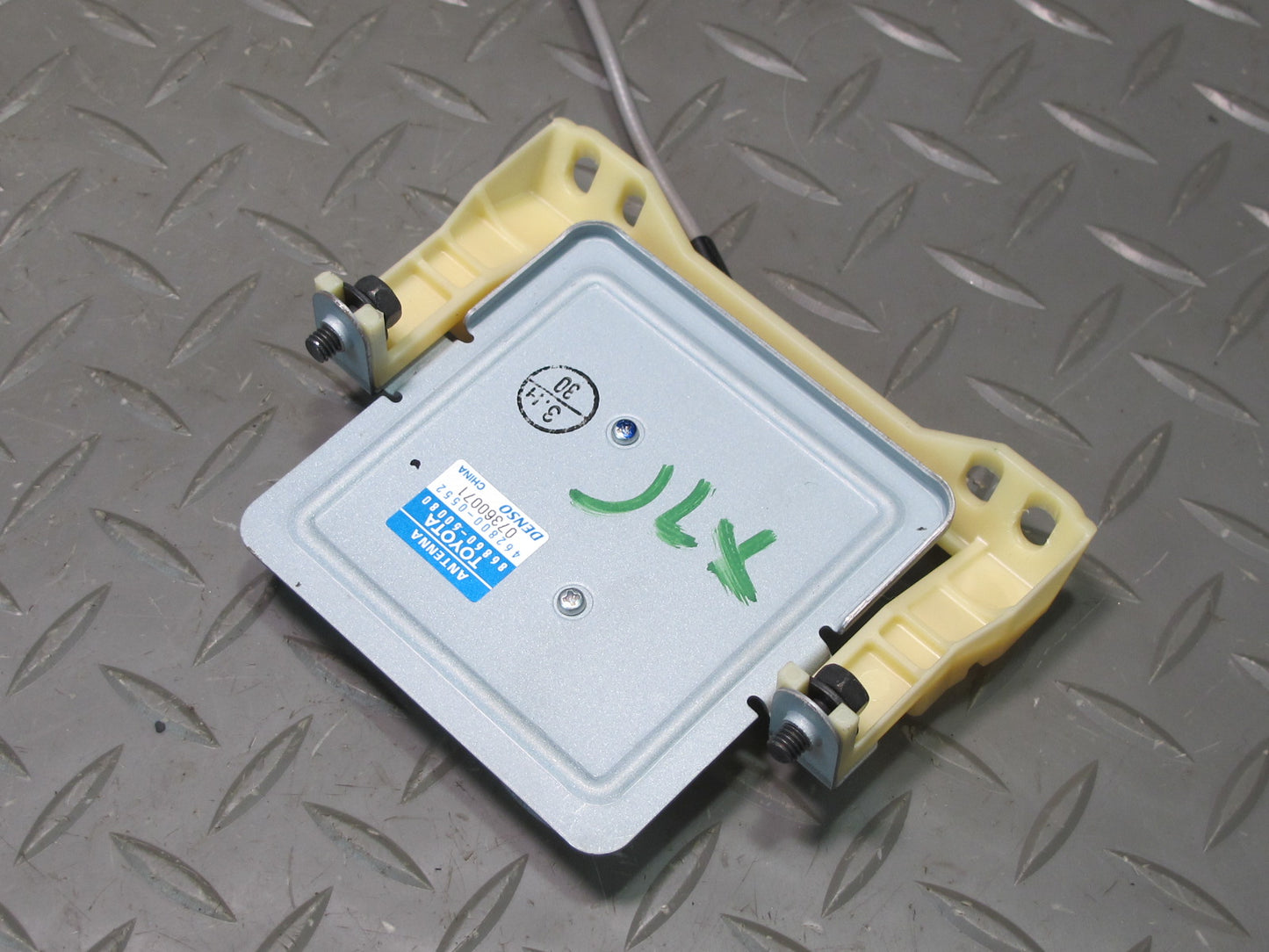 2003-2007 Lexus J100 LX470 Navigation Antenna Control Module 86860-60080