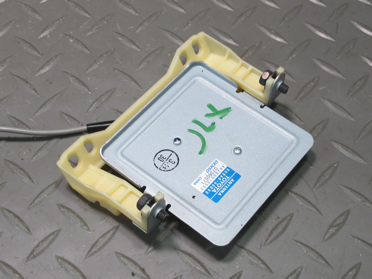 2003-2007 Lexus J100 LX470 Navigation Antenna Control Module 86860-60080