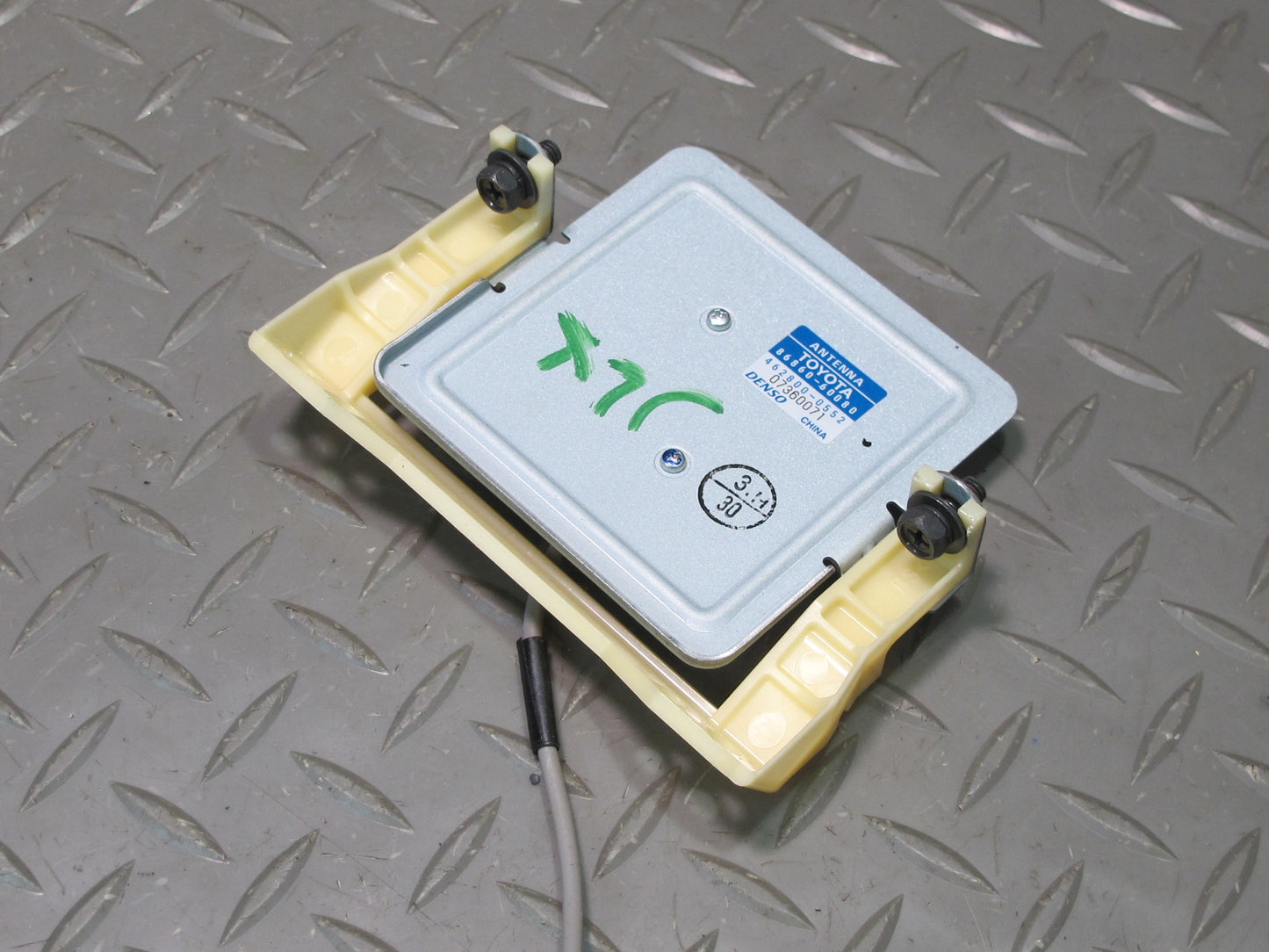 2003-2007 Lexus J100 LX470 Navigation Antenna Control Module 86860-60080